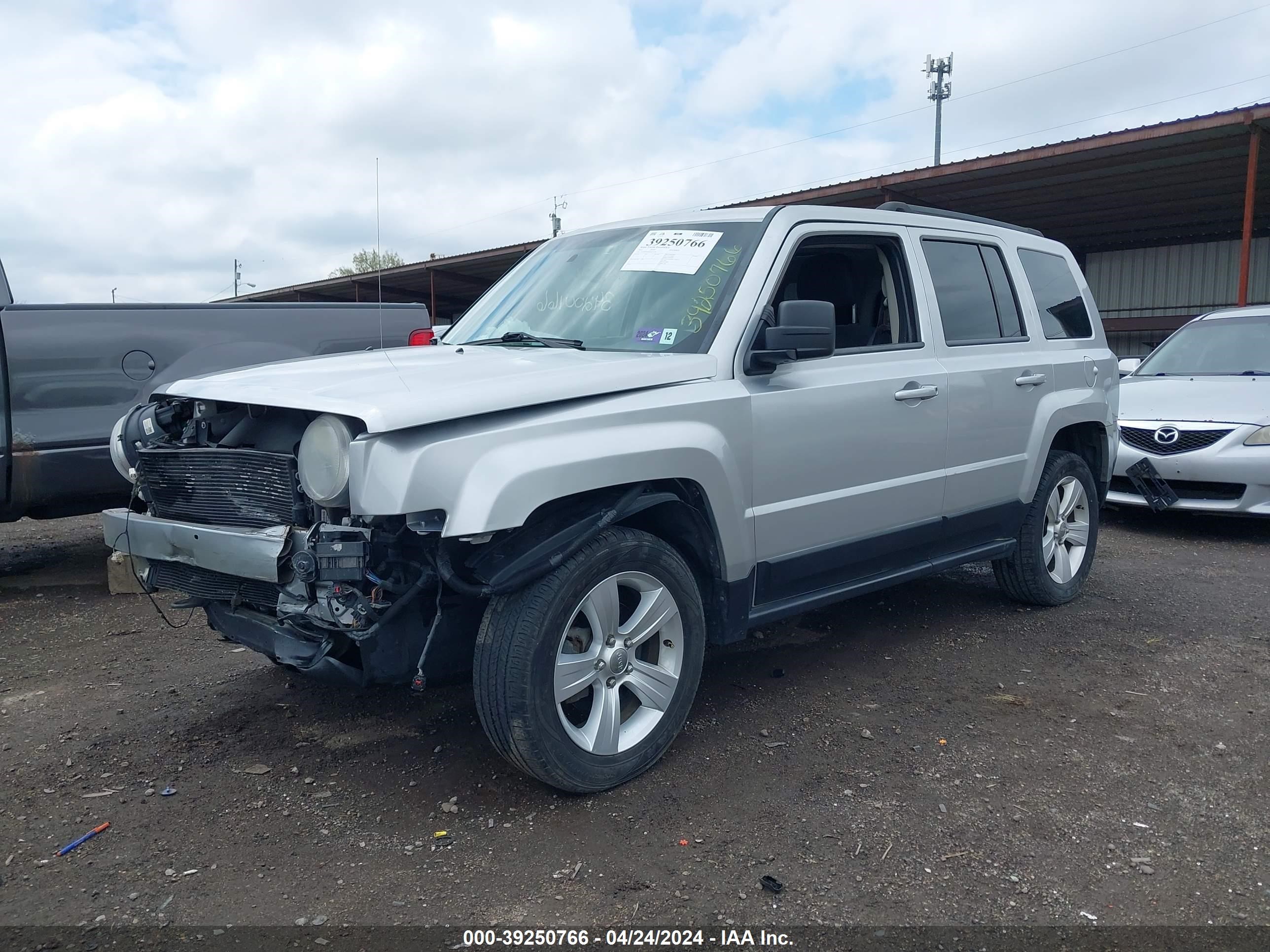 2014 Jeep Patriot Latitude vin: 1C4NJRFBXED617230