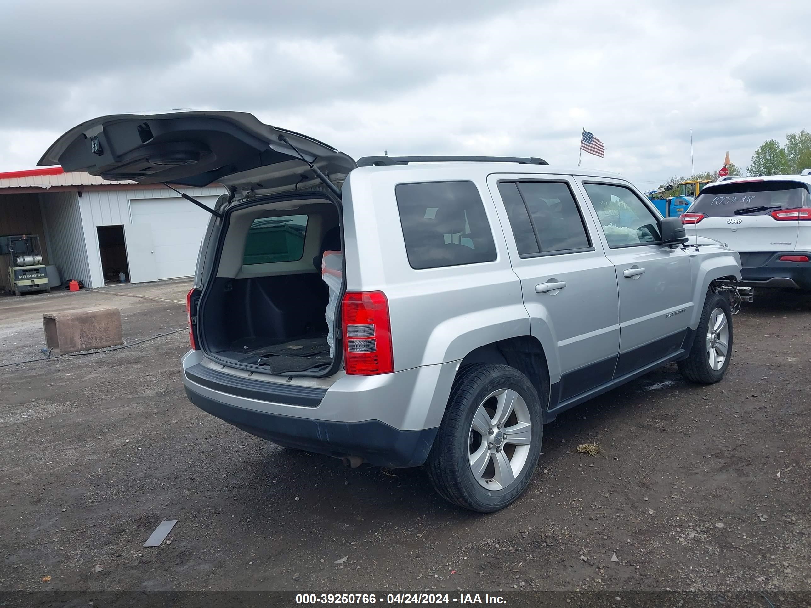 2014 Jeep Patriot Latitude vin: 1C4NJRFBXED617230