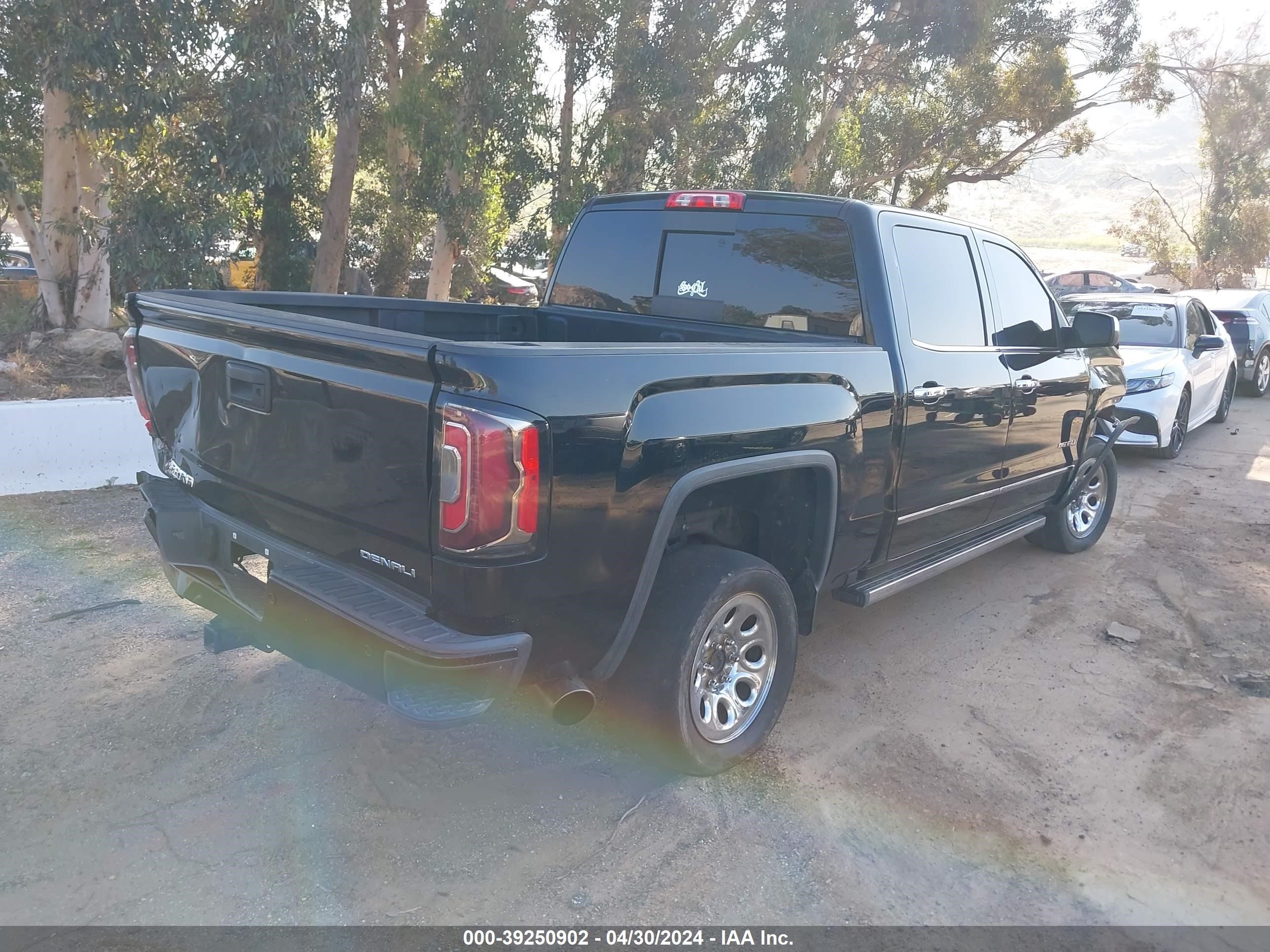 2017 GMC Sierra 1500 Denali vin: 3GTU2PEJ7HG253880