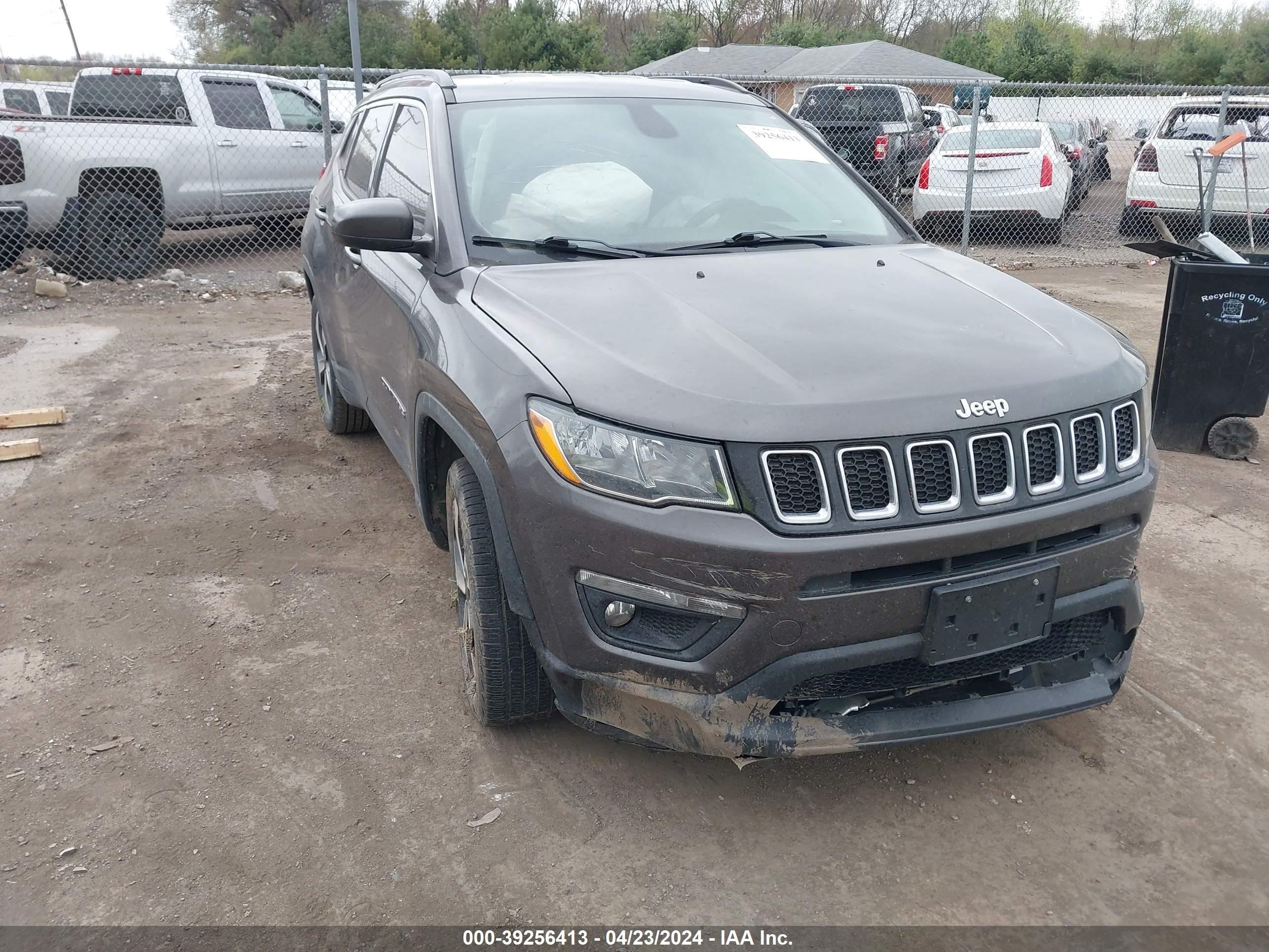 2018 Jeep Compass Latitude Fwd vin: 3C4NJCBB6JT102474