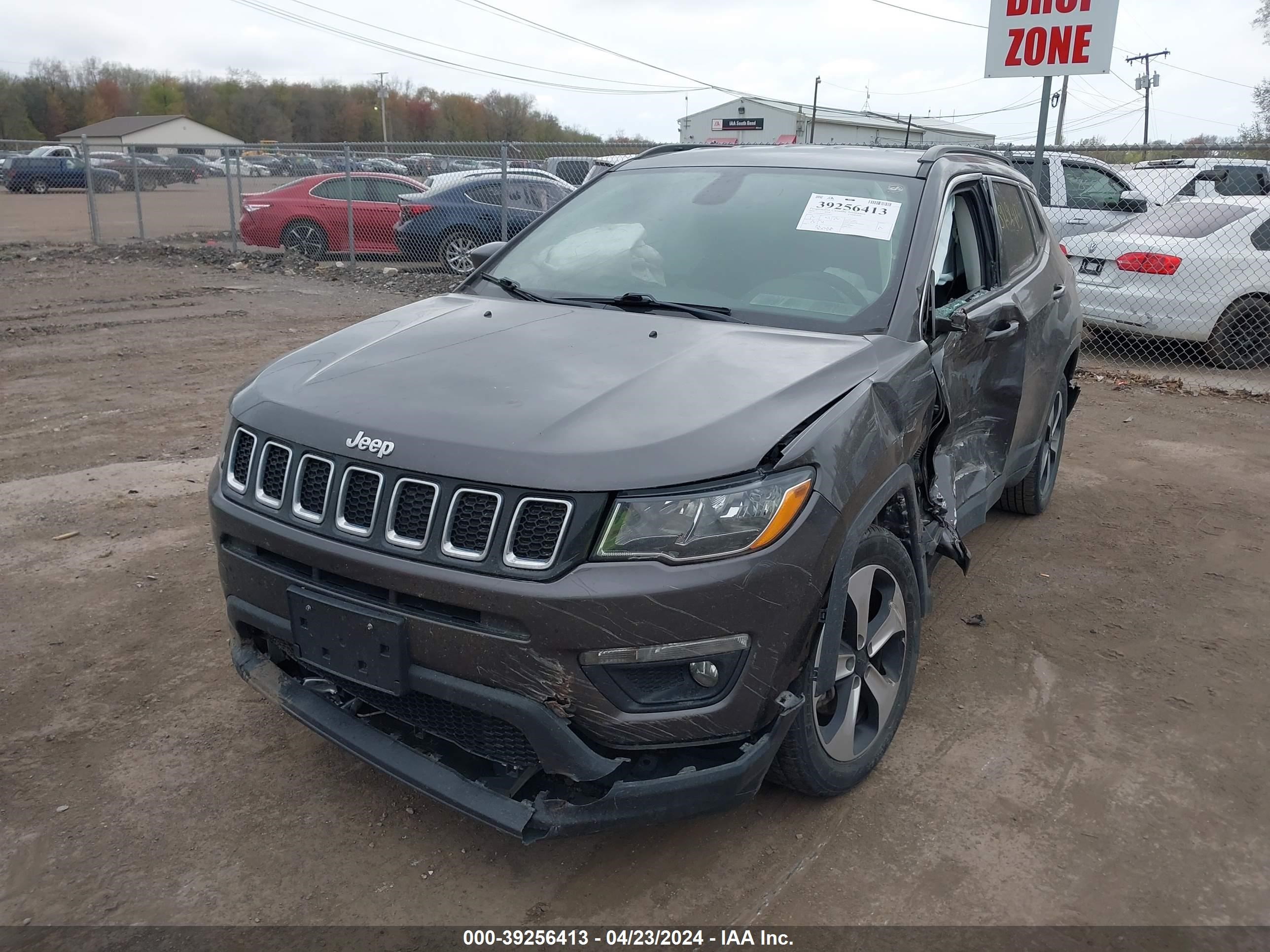 2018 Jeep Compass Latitude Fwd vin: 3C4NJCBB6JT102474