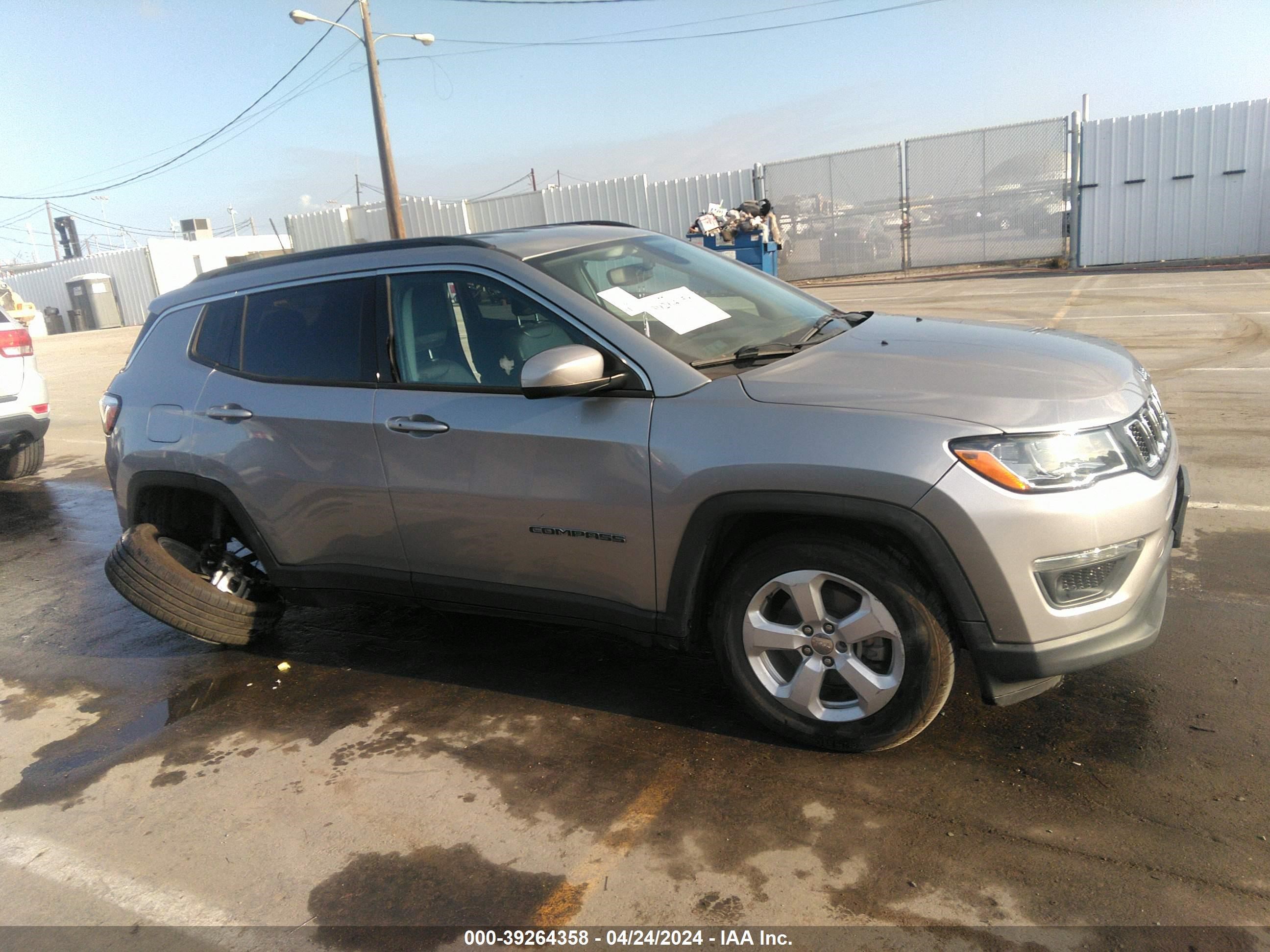 2019 Jeep Compass Latitude Fwd vin: 3C4NJCBB6KT743786