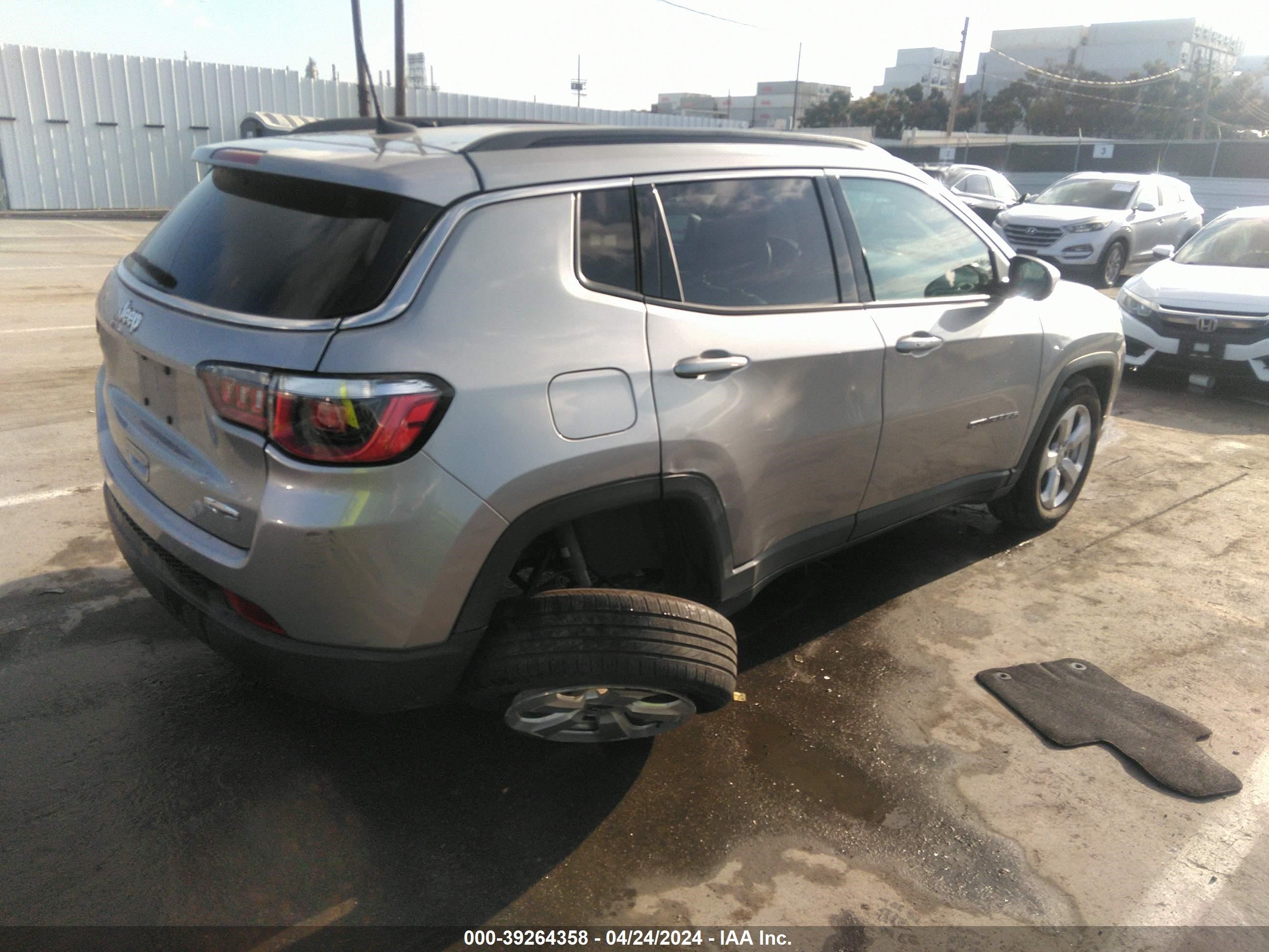 2019 Jeep Compass Latitude Fwd vin: 3C4NJCBB6KT743786