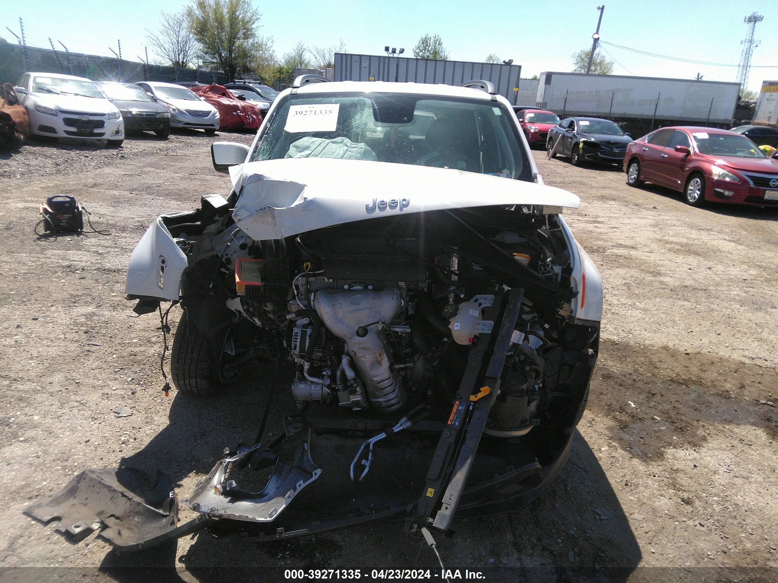 2019 Jeep Renegade Latitude 4X4 vin: ZACNJBBB2KPJ75972