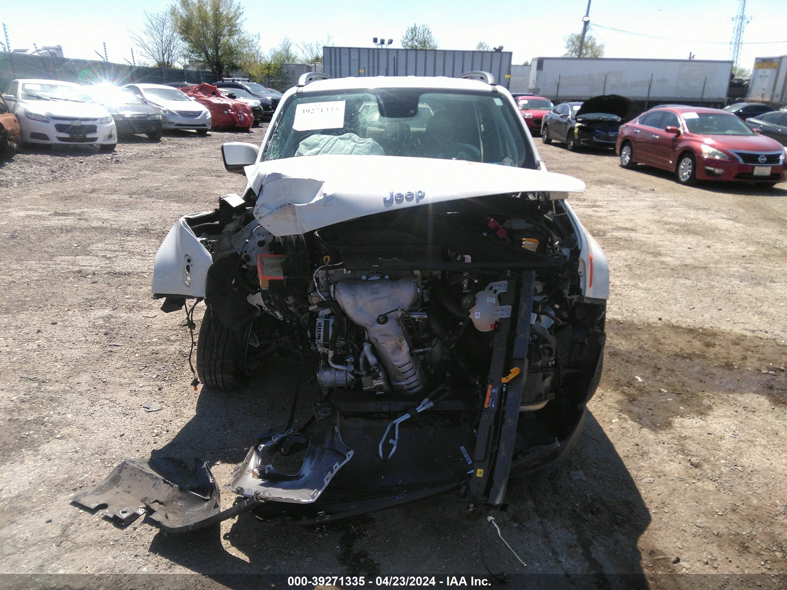 2019 Jeep Renegade Latitude 4X4 vin: ZACNJBBB2KPJ75972