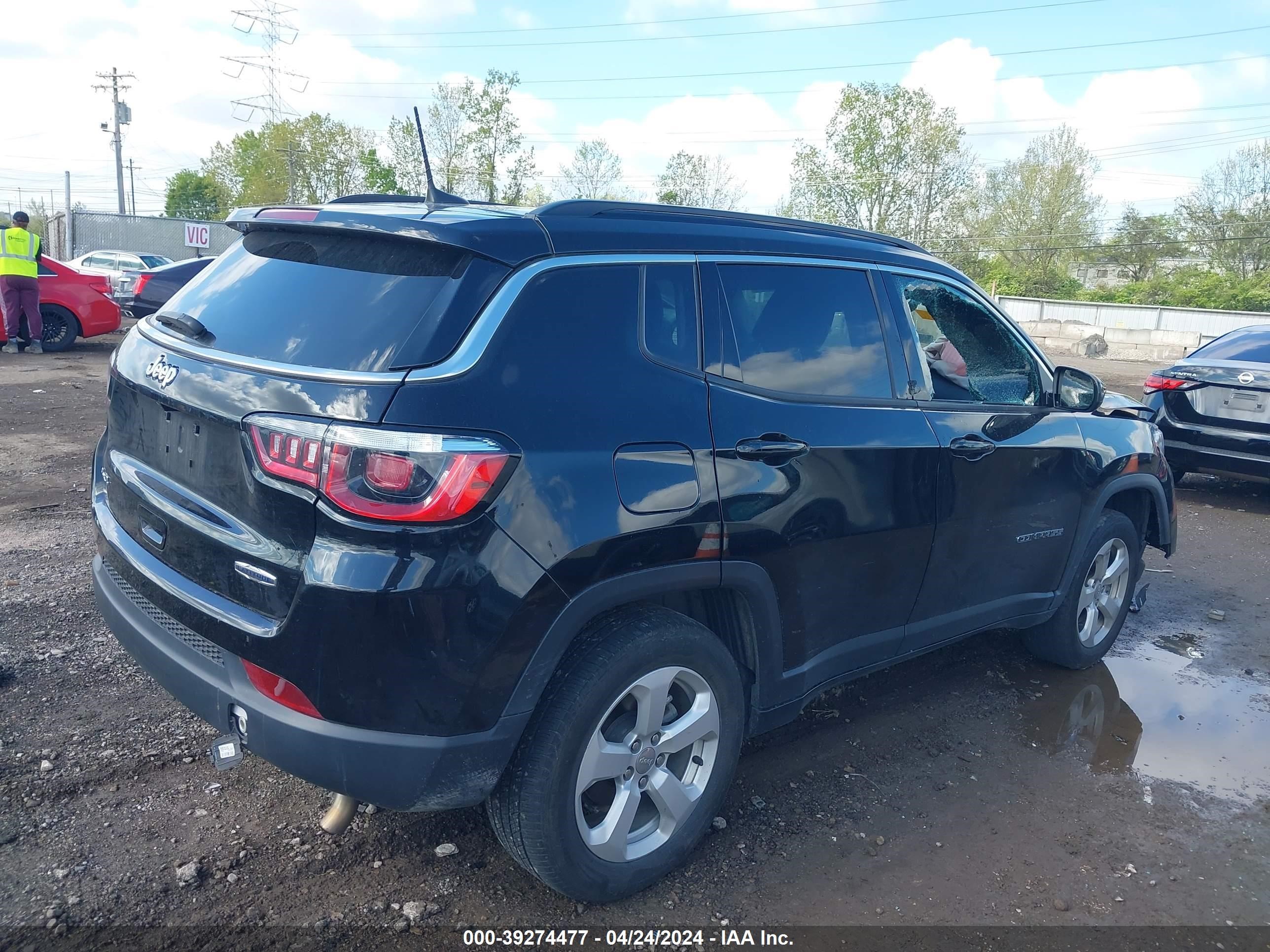 2019 Jeep Compass Latitude 4X4 vin: 3C4NJDBBXKT840401