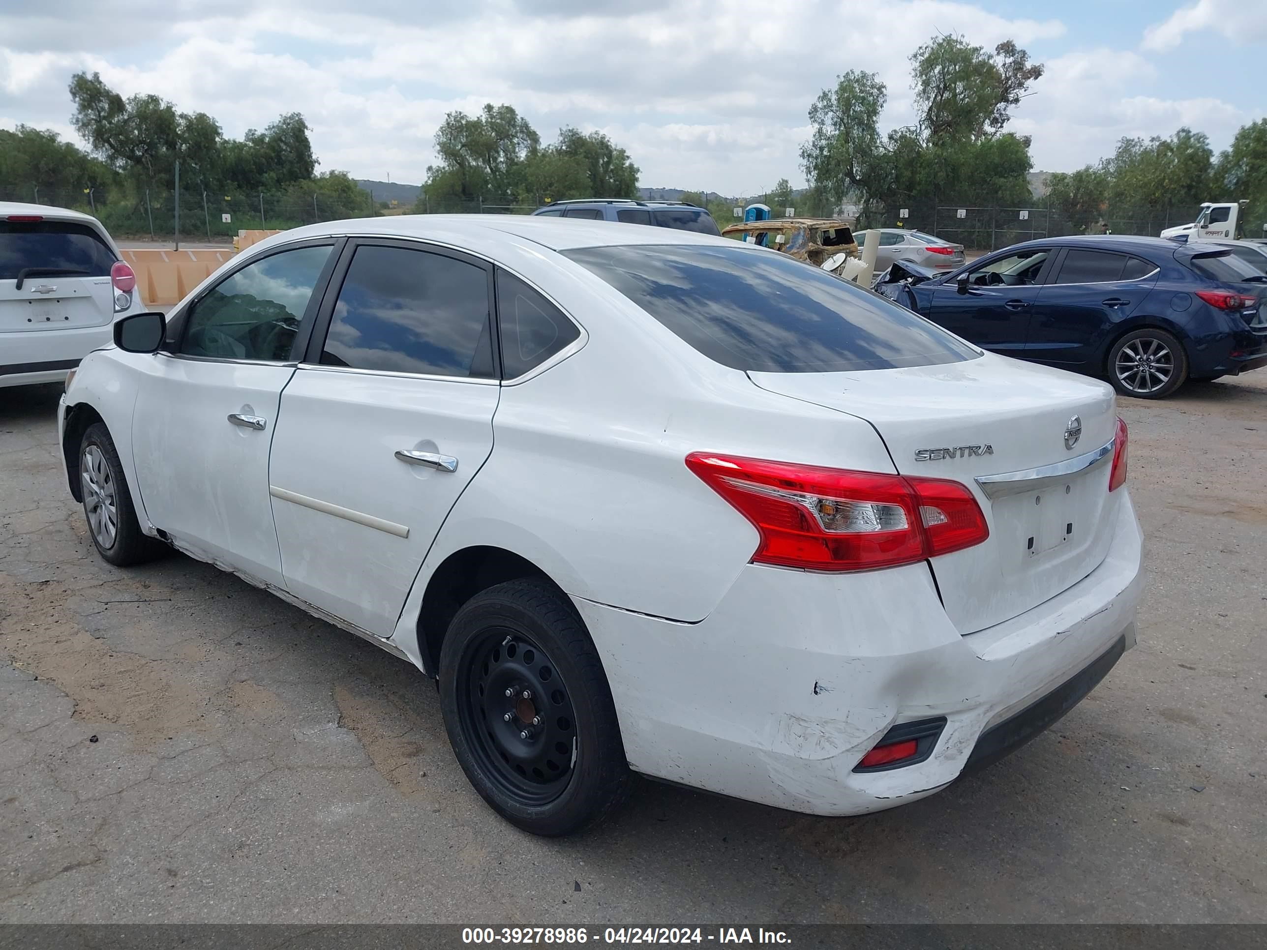 2016 Nissan Sentra S vin: 3N1AB7AP1GY252880