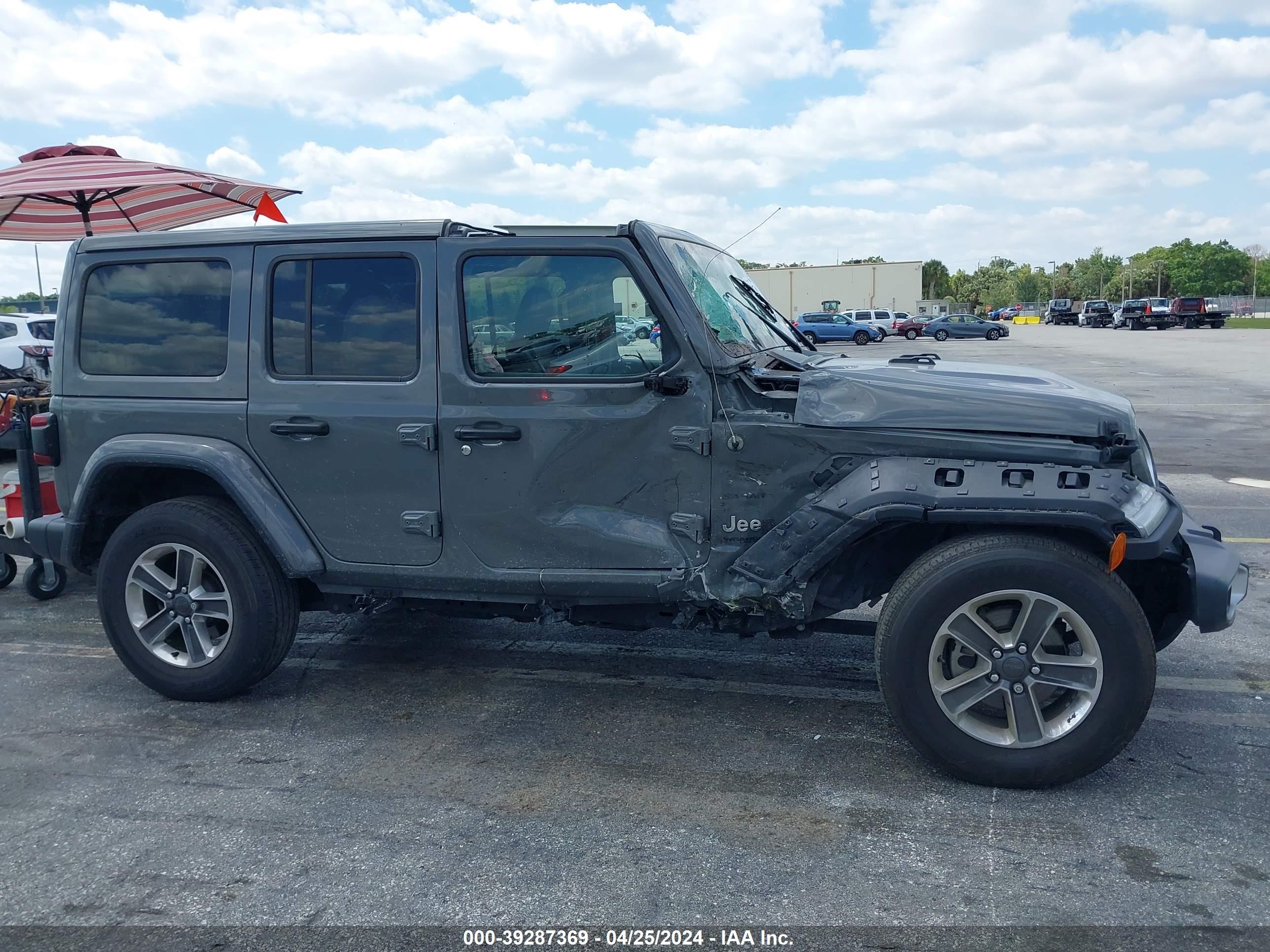 2021 Jeep Wrangler Unlimited Sahara 4X4 vin: 1C4HJXEN8MW526487