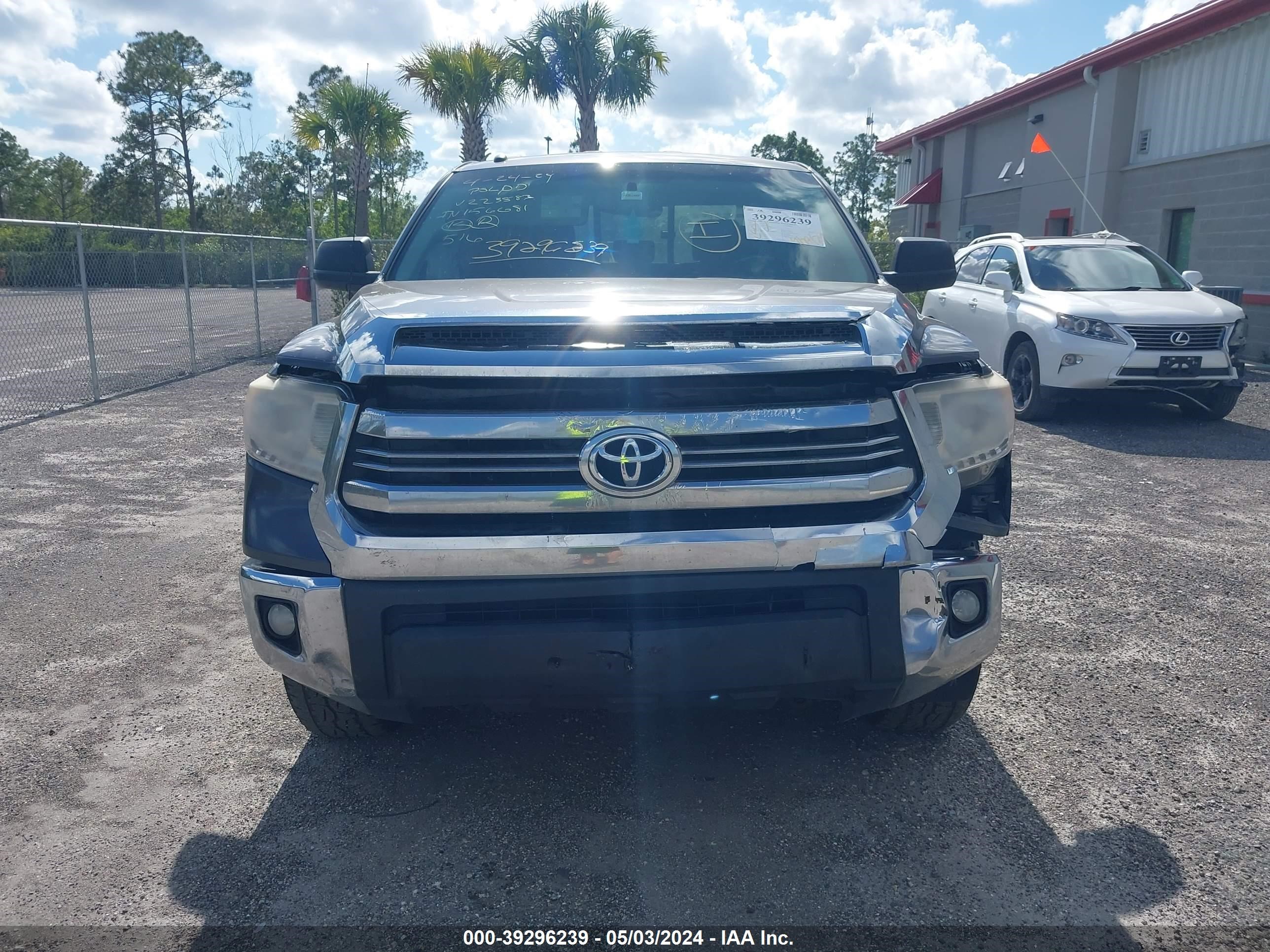 2017 Toyota Tundra Sr5 5.7L V8 vin: 5TFRW5F14HX223583