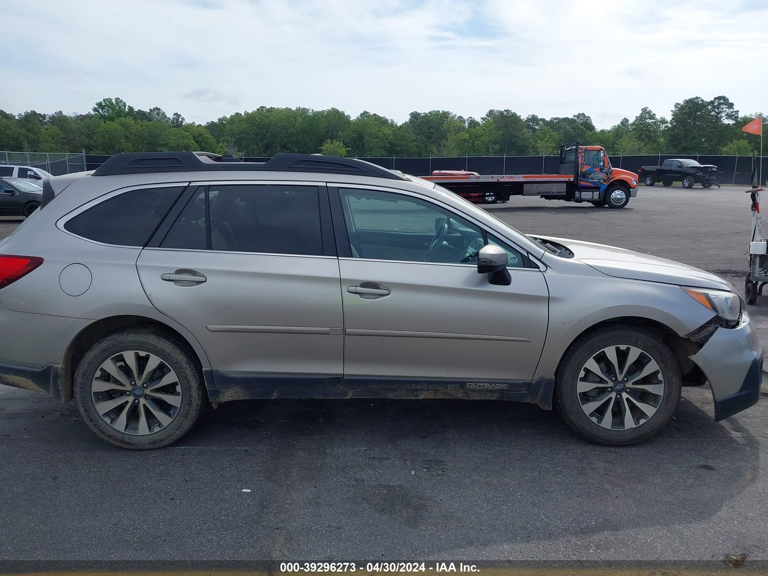 2017 Subaru Outback 2.5I Limited vin: 4S4BSANC1H3383139