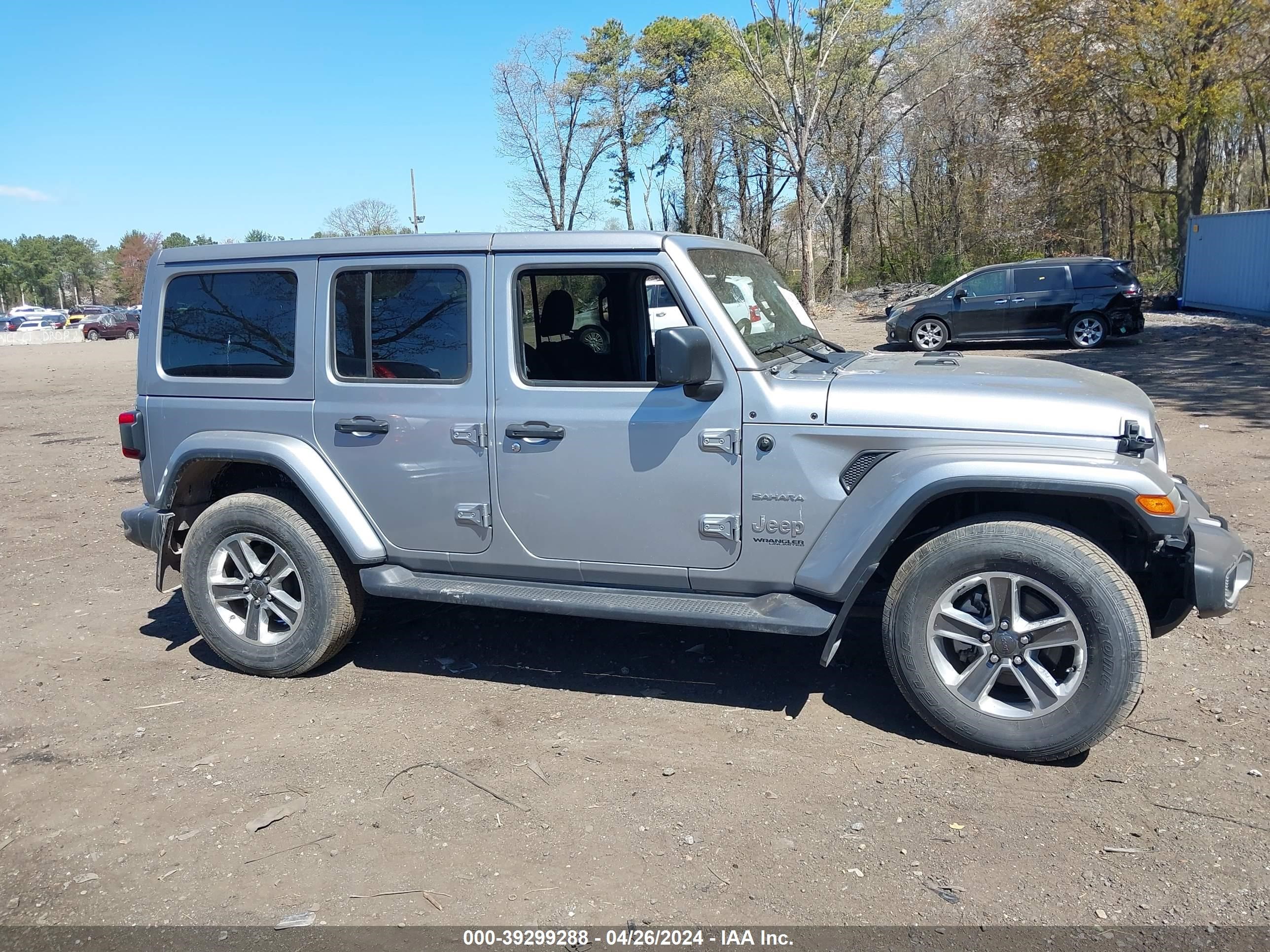 2018 Jeep Wrangler Unlimited Sahara 4X4 vin: 1C4HJXEG0JW170680