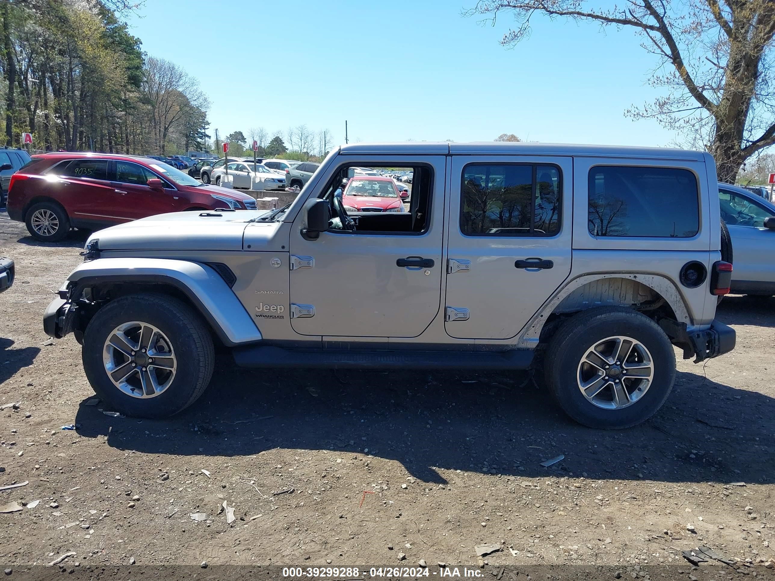 2018 Jeep Wrangler Unlimited Sahara 4X4 vin: 1C4HJXEG0JW170680