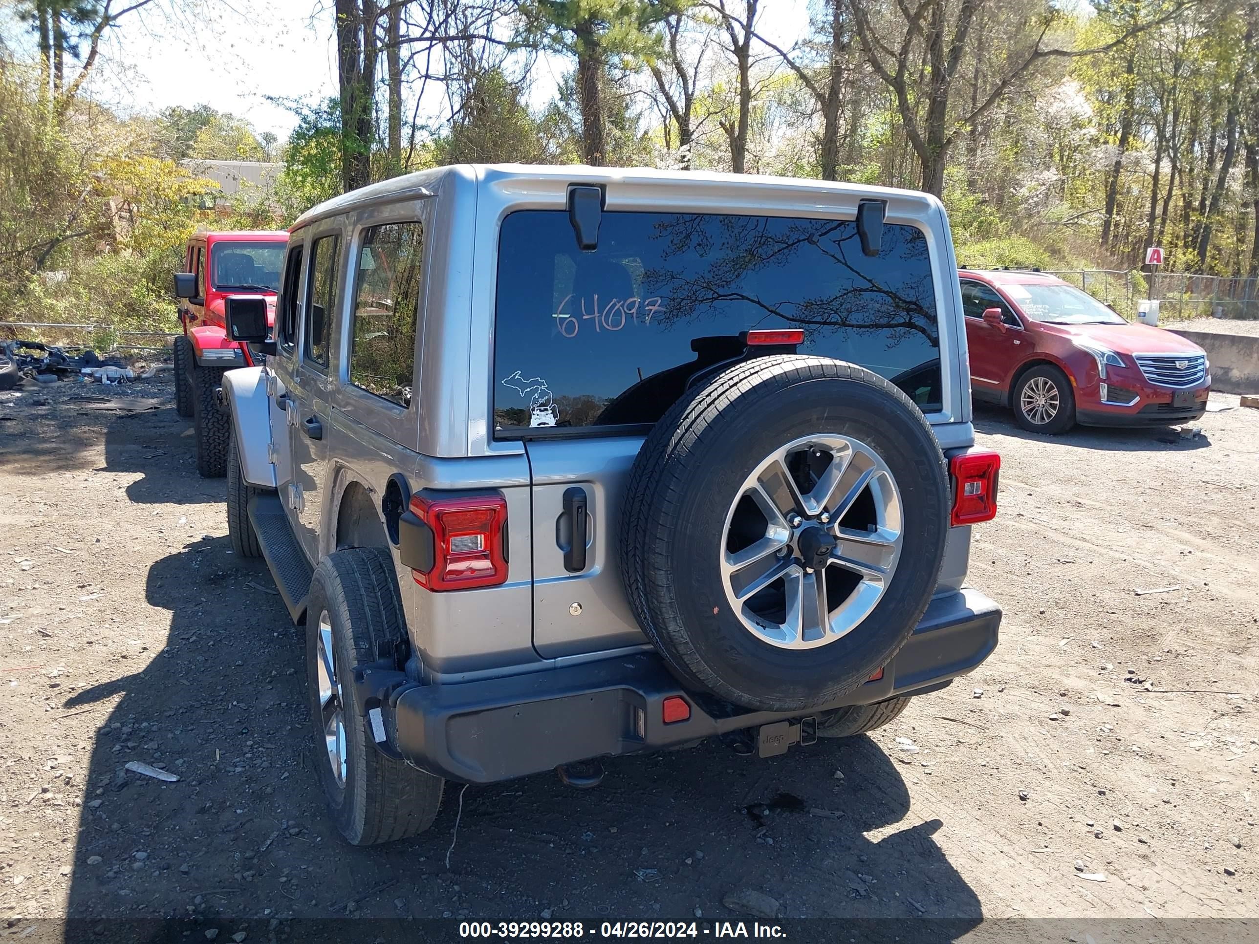 2018 Jeep Wrangler Unlimited Sahara 4X4 vin: 1C4HJXEG0JW170680