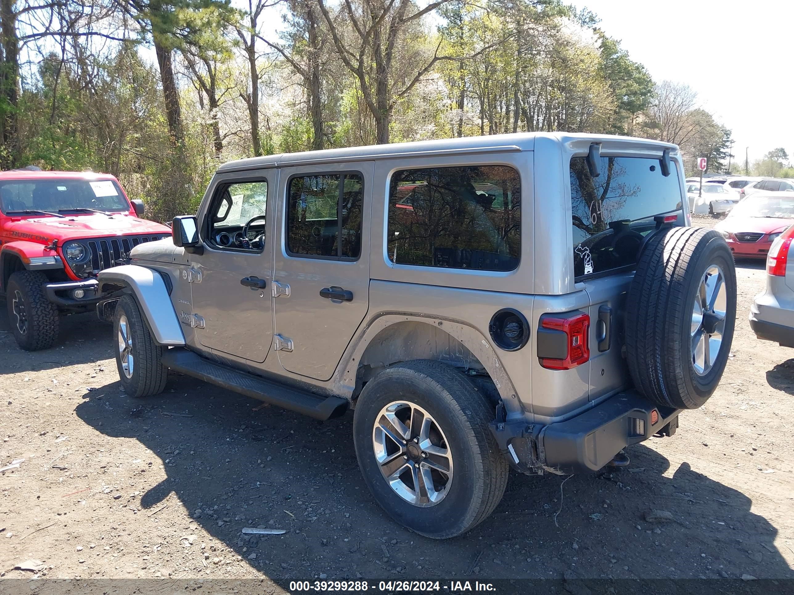 2018 Jeep Wrangler Unlimited Sahara 4X4 vin: 1C4HJXEG0JW170680