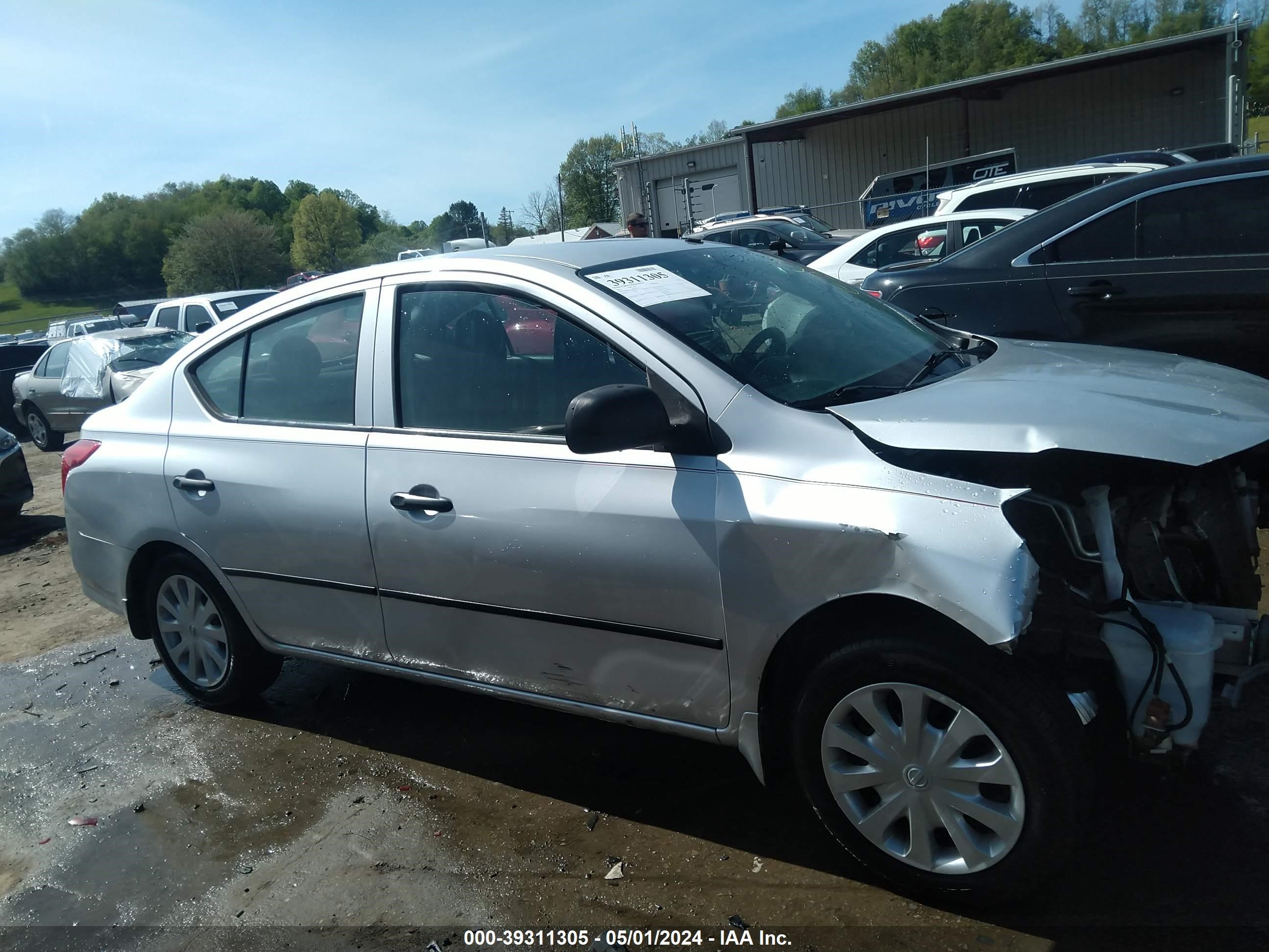 2015 Nissan Versa 1.6 S vin: 3N1CN7AP2FL827211