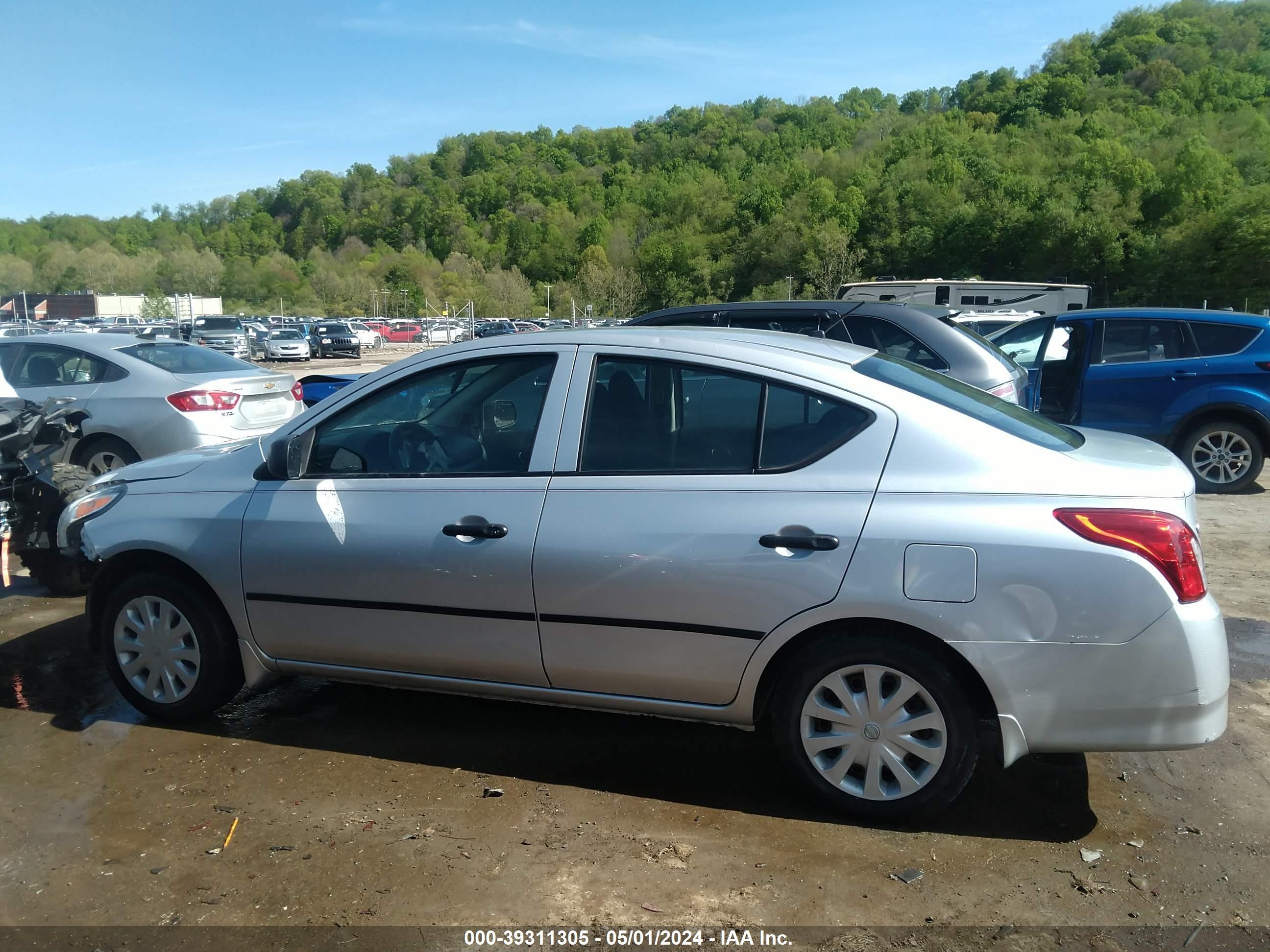 2015 Nissan Versa 1.6 S vin: 3N1CN7AP2FL827211