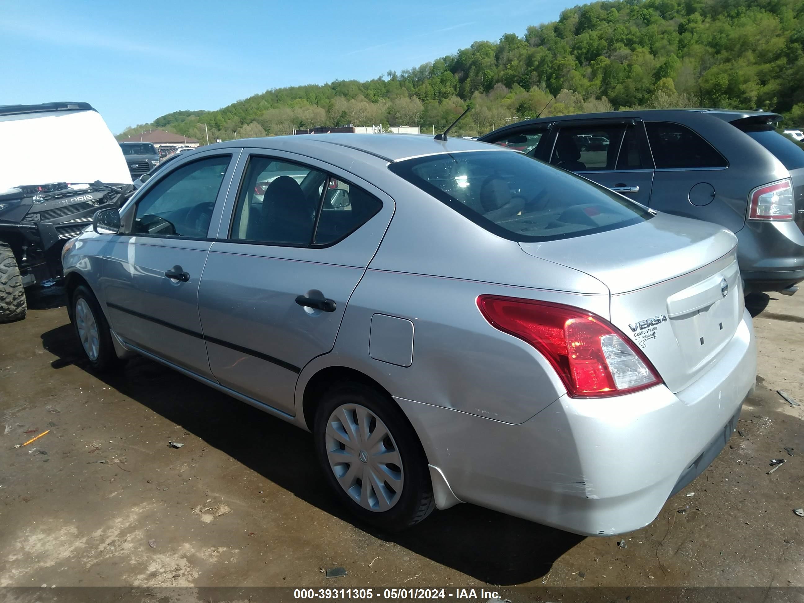 2015 Nissan Versa 1.6 S vin: 3N1CN7AP2FL827211