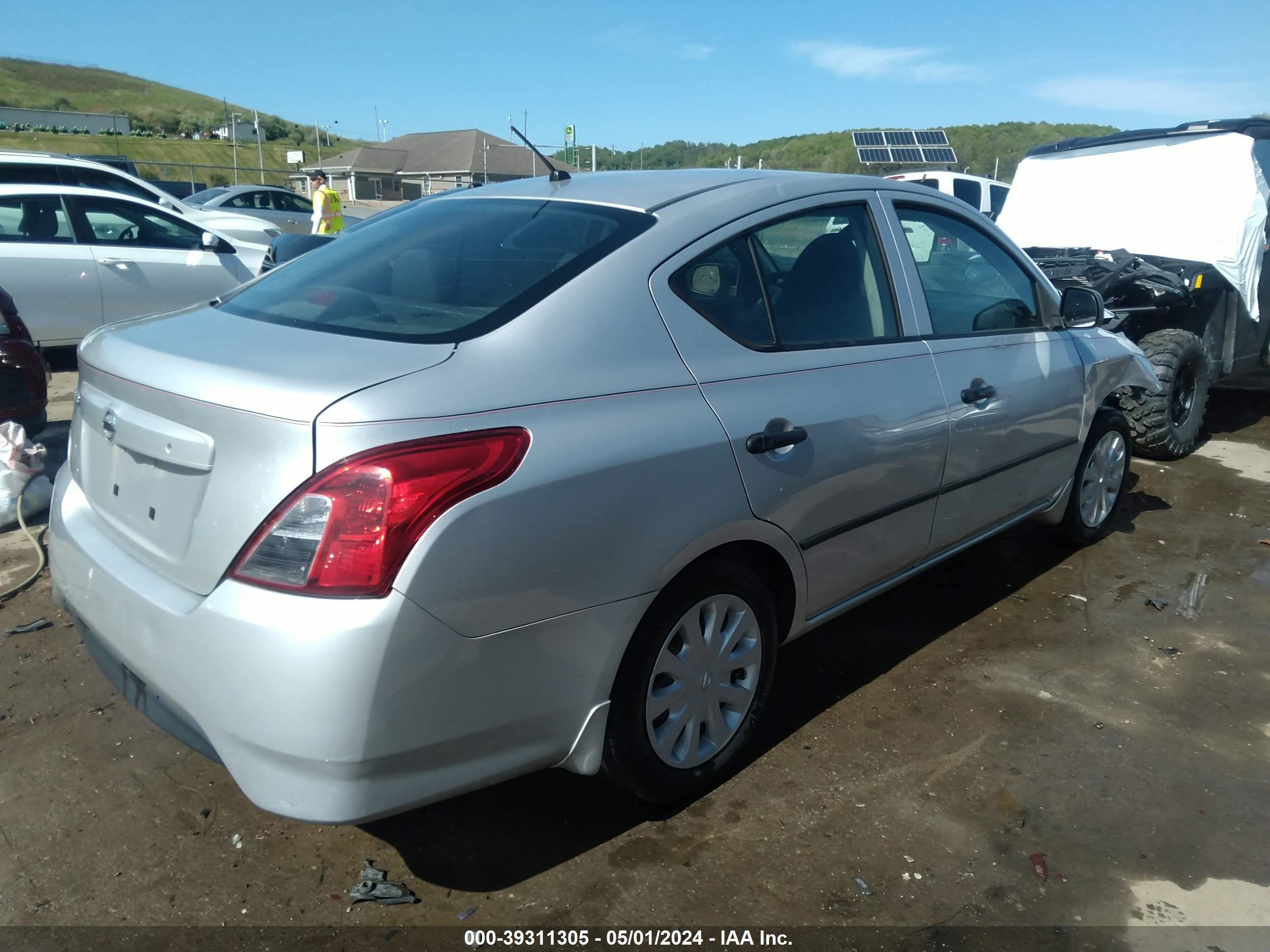 2015 Nissan Versa 1.6 S vin: 3N1CN7AP2FL827211