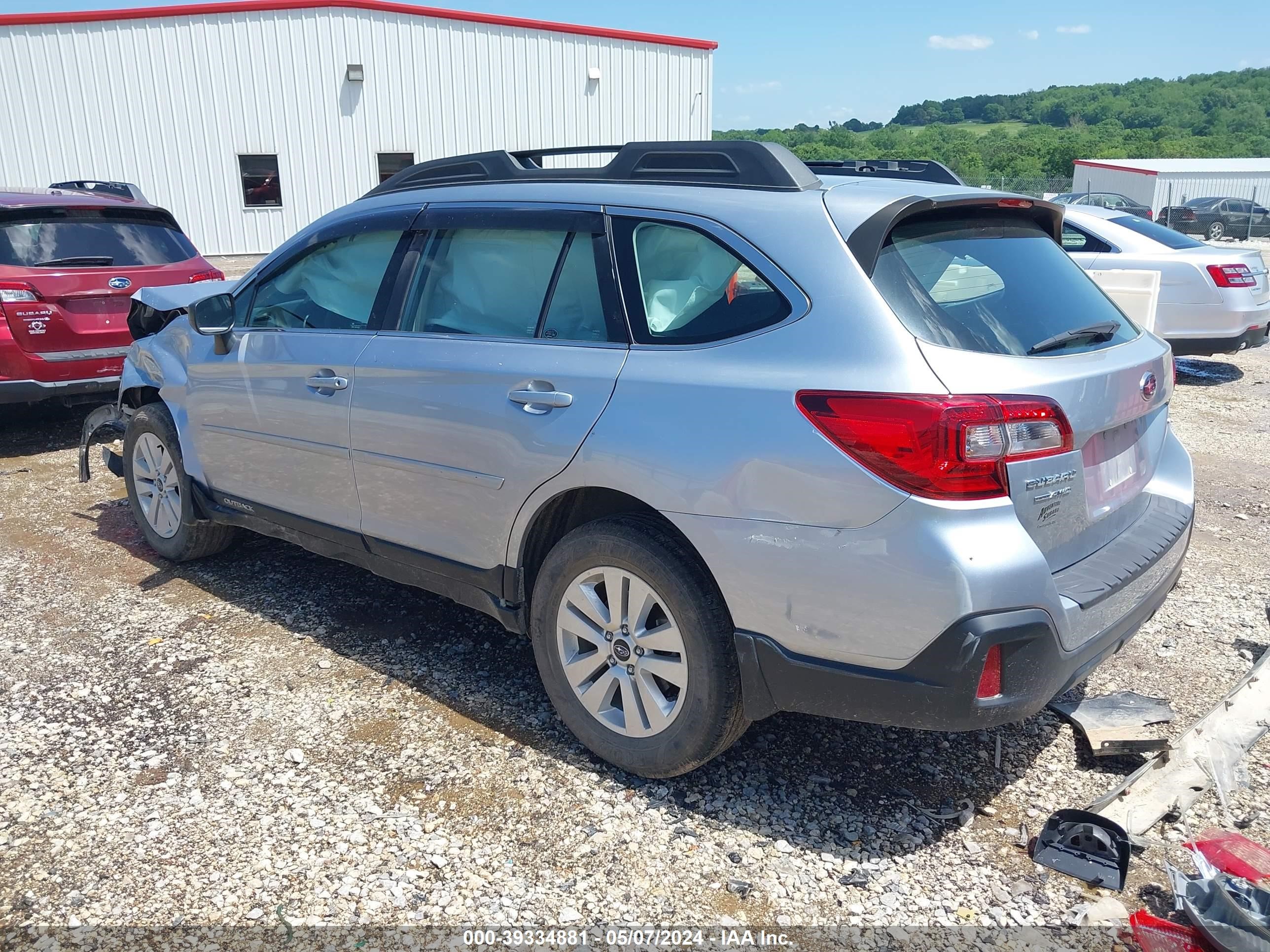 2018 Subaru Outback 2.5I vin: 4S4BSAAC5J3342699