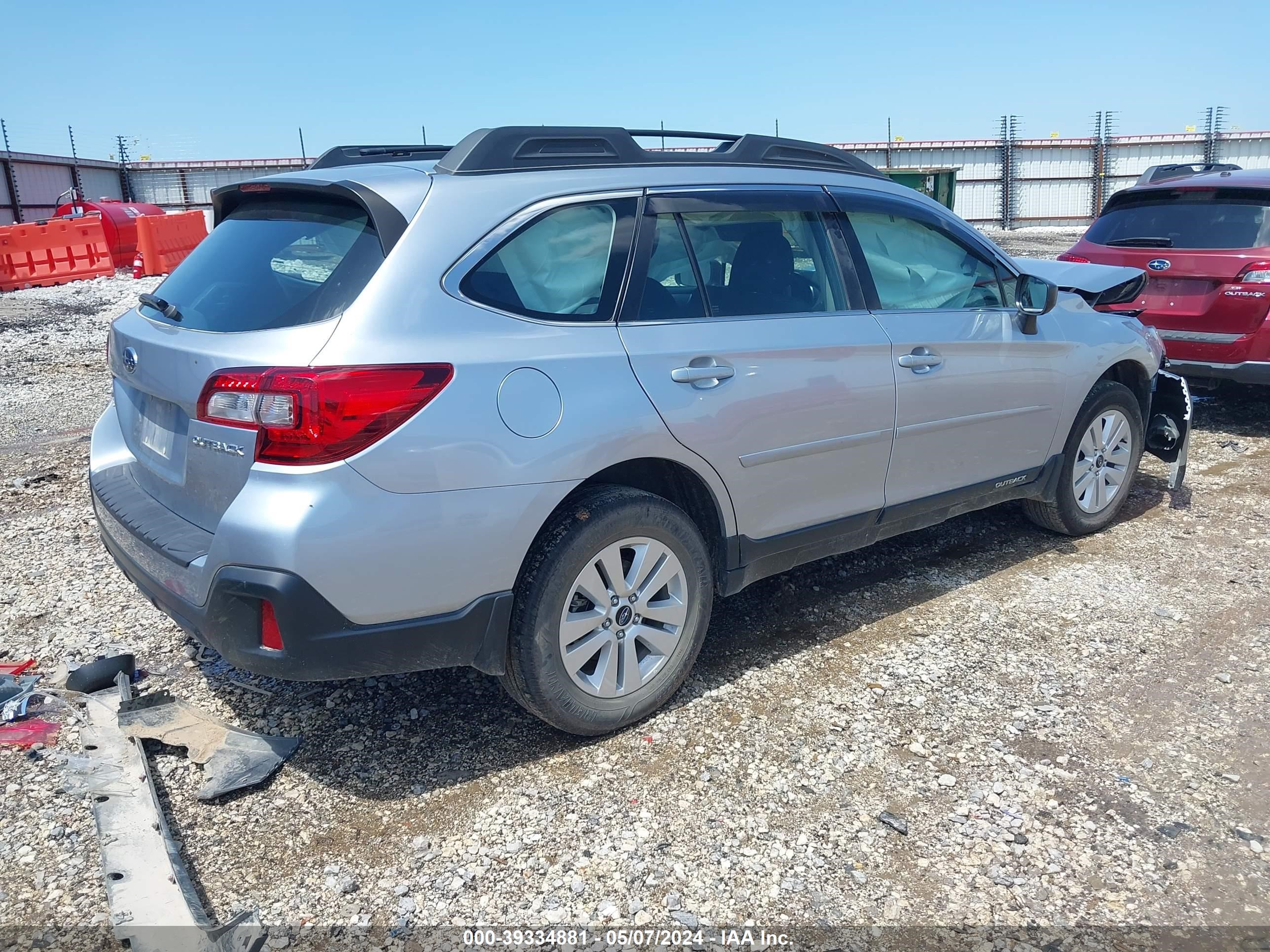2018 Subaru Outback 2.5I vin: 4S4BSAAC5J3342699