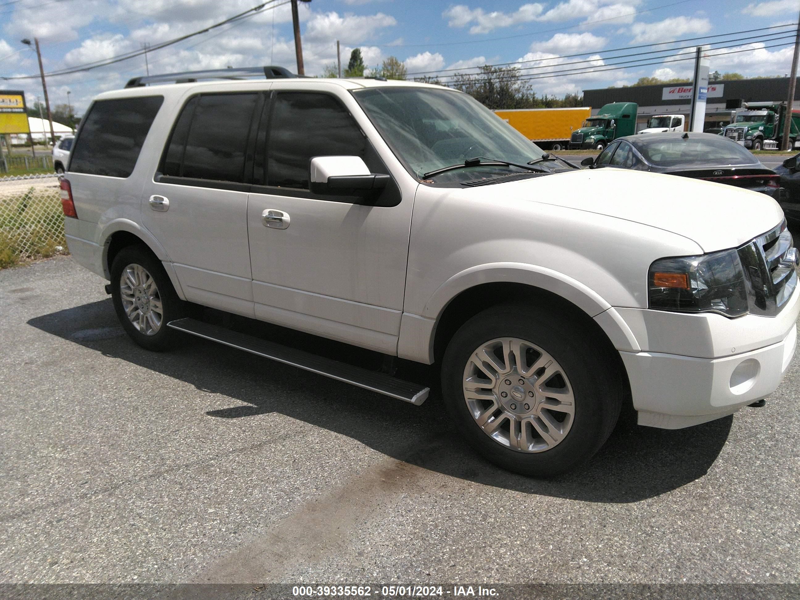 2013 Ford Expedition Limited vin: 1FMJU2A53DEF44804