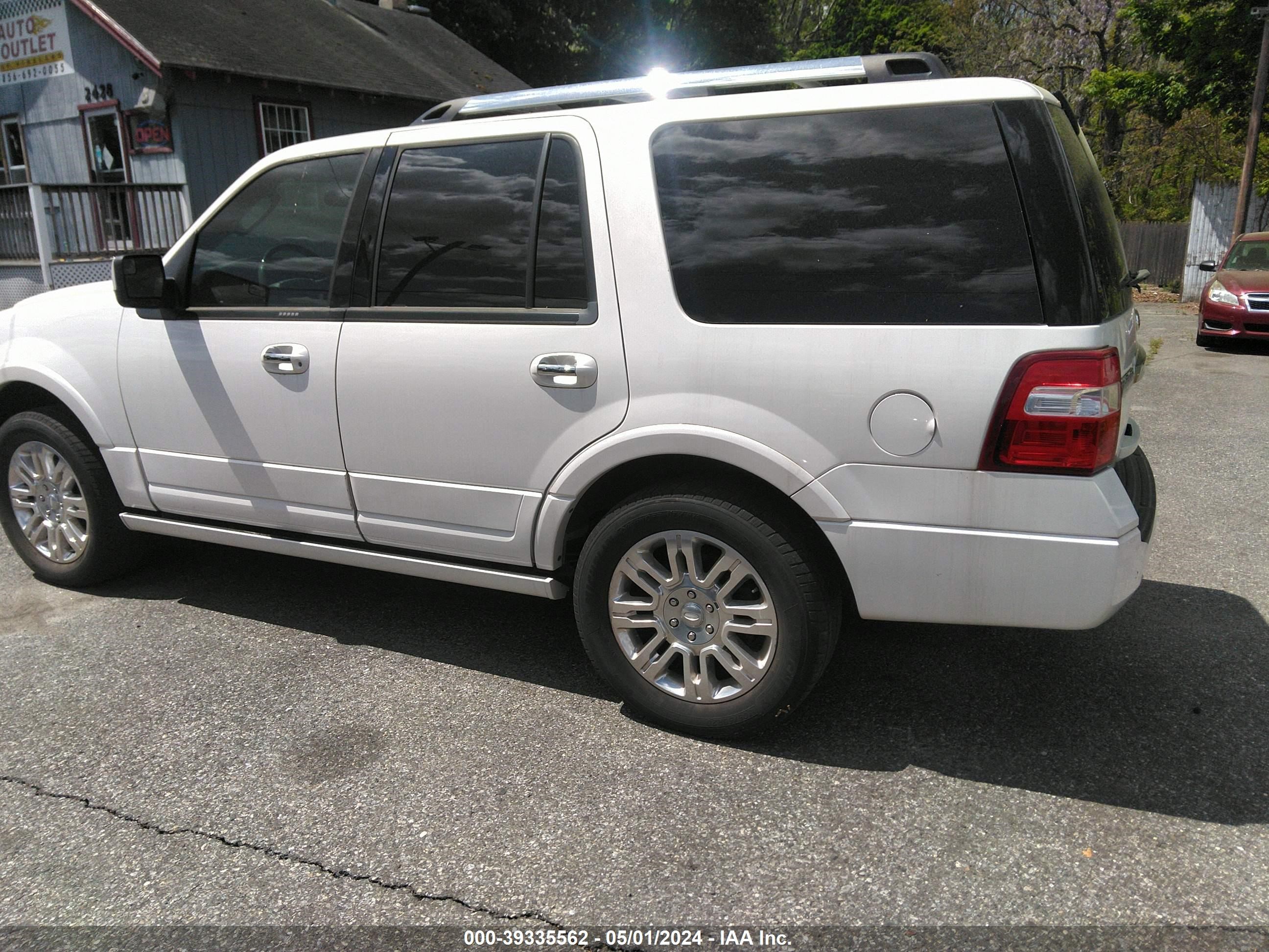 2013 Ford Expedition Limited vin: 1FMJU2A53DEF44804