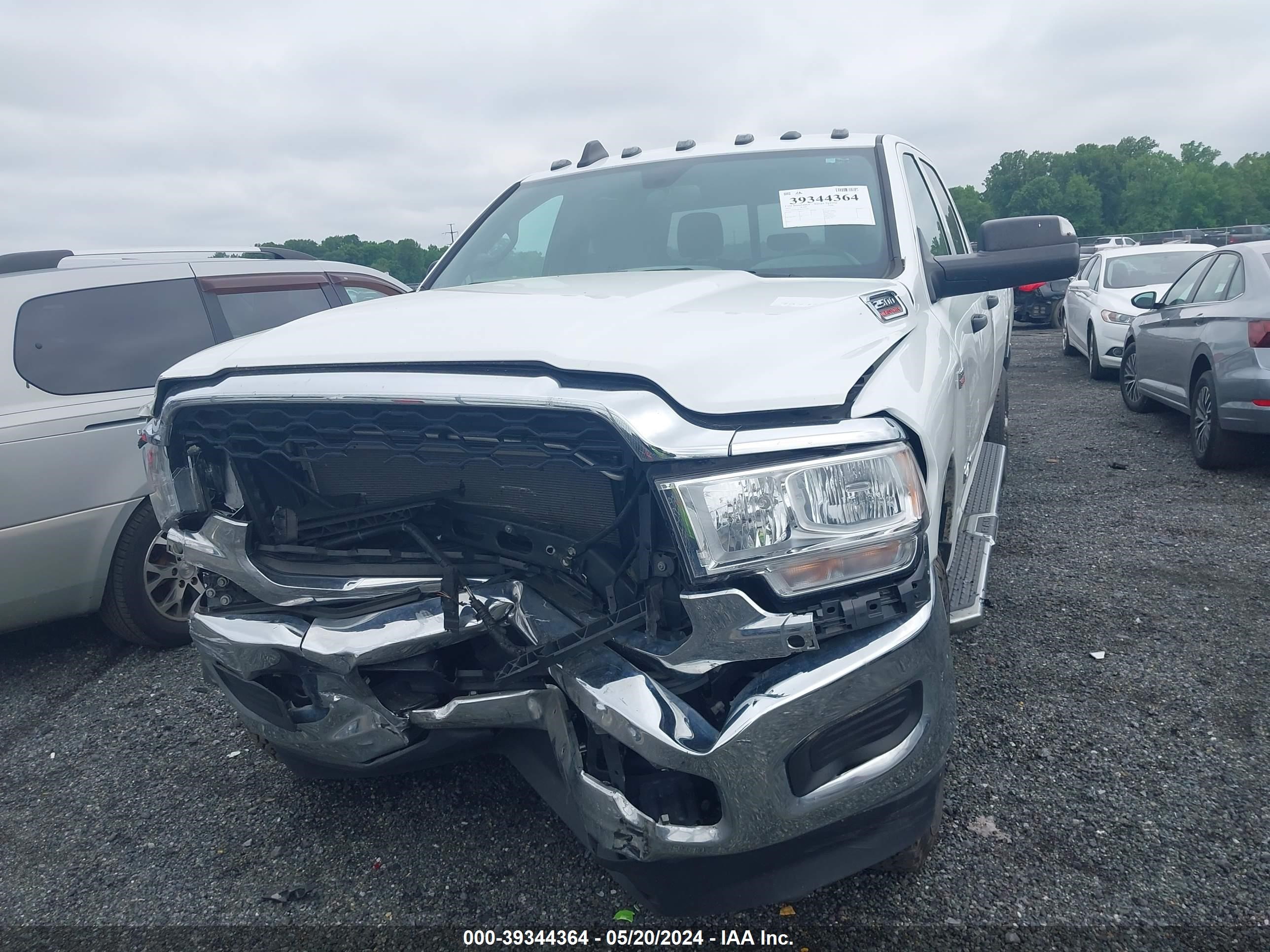 2022 Ram 2500 Tradesman 4X4 8' Box vin: 3C6UR5HJ0NG170421