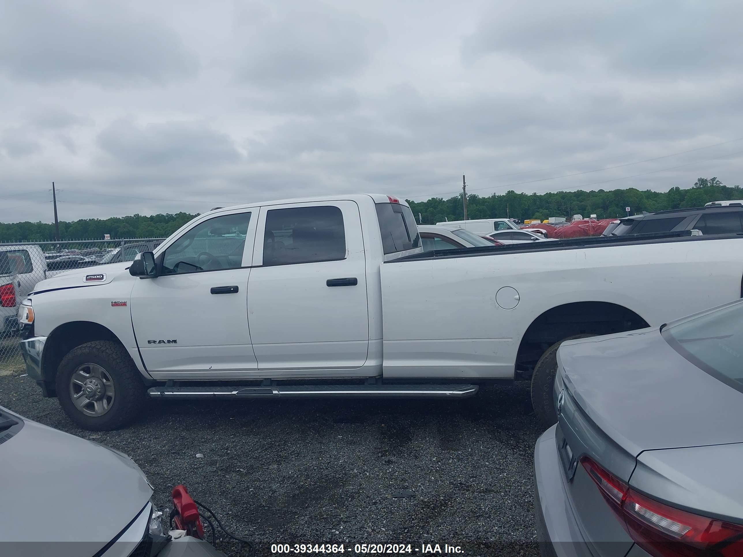 2022 Ram 2500 Tradesman 4X4 8' Box vin: 3C6UR5HJ0NG170421