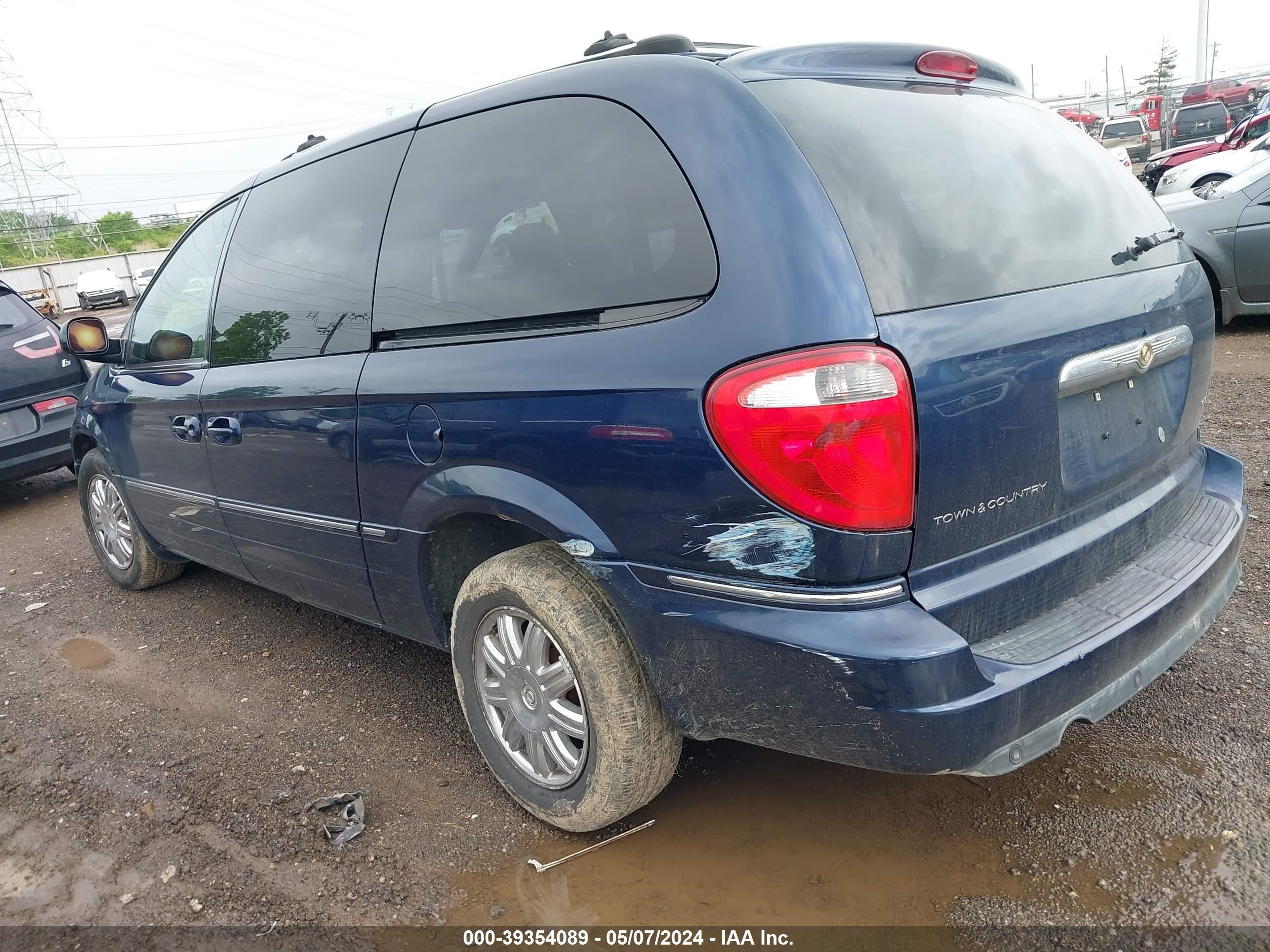 2C4GP64L65R424863 2005 Chrysler Town & Country Limited