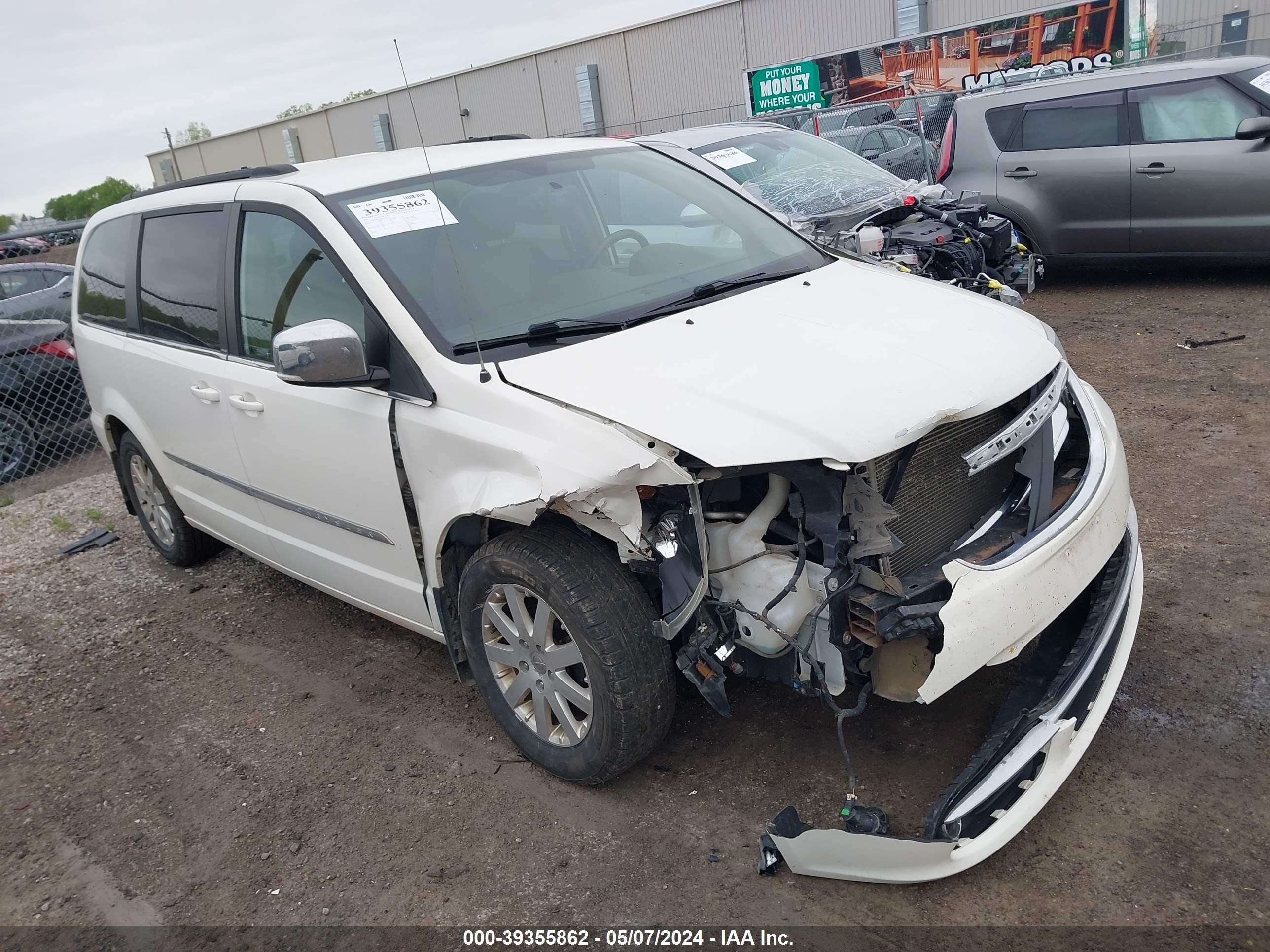 2A4RR8DG6BR677821 2011 Chrysler Town & Country Touring-L