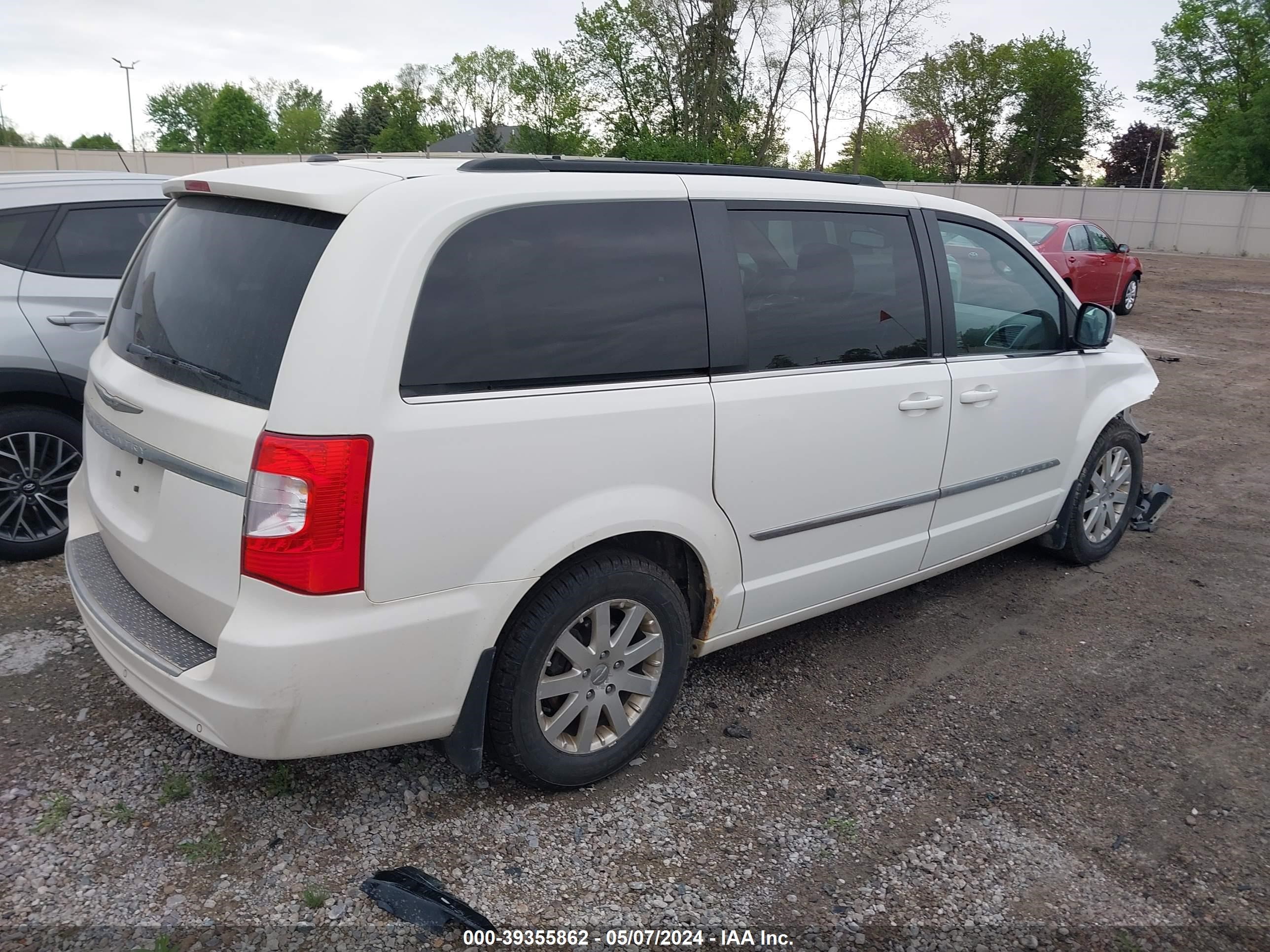 2A4RR8DG6BR677821 2011 Chrysler Town & Country Touring-L
