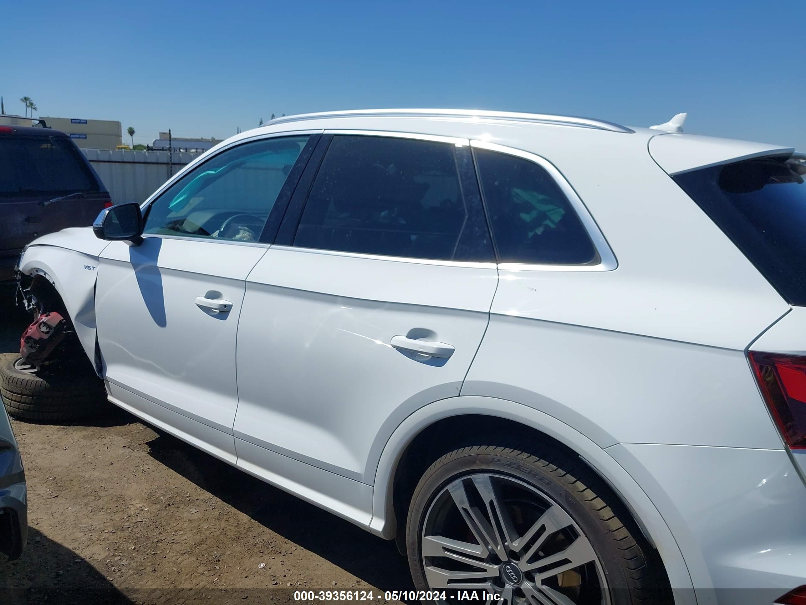 WA1A4AFY3J2239344 2018 Audi Sq5 3.0T Premium Plus