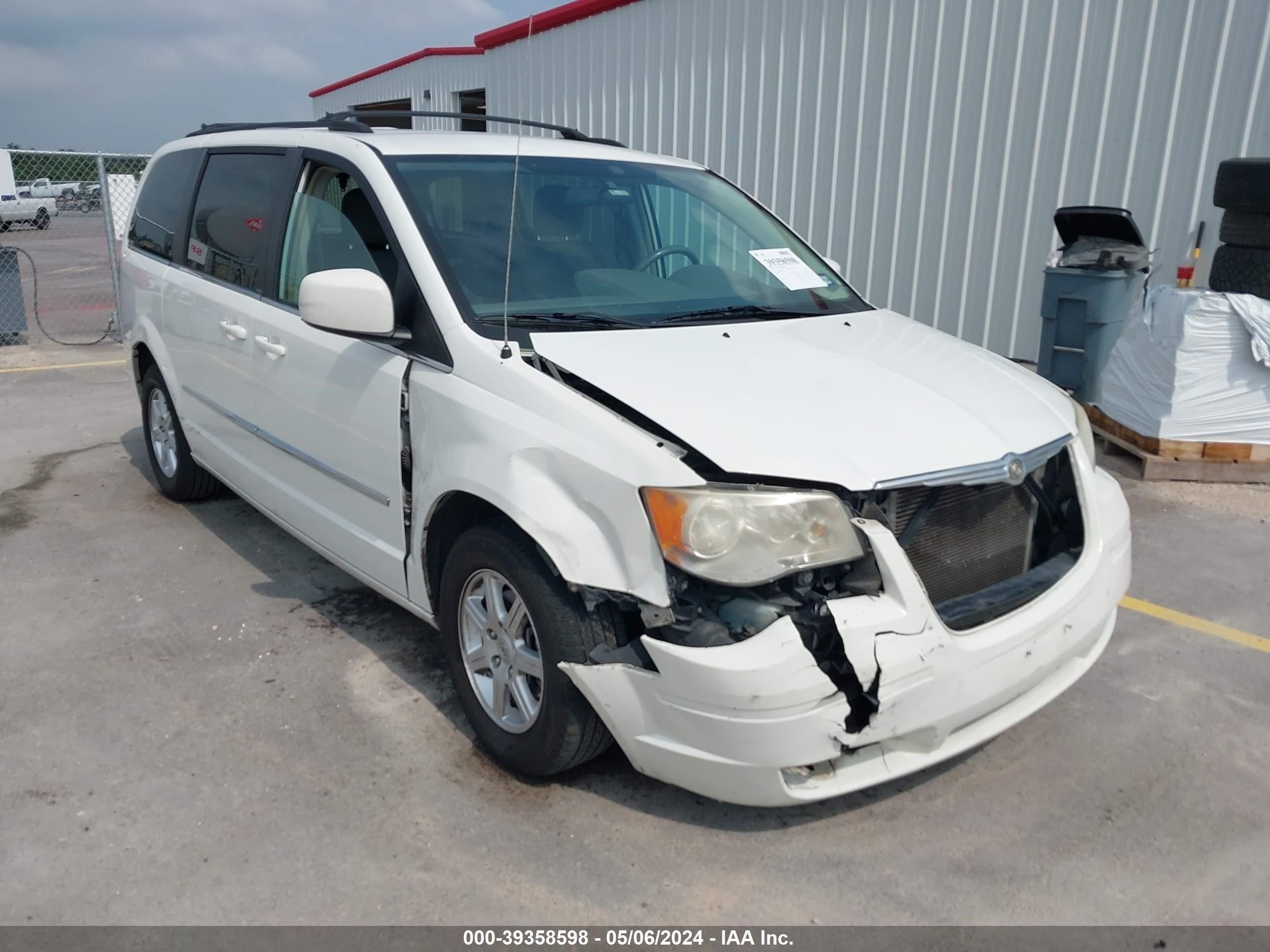 2A4RR5D17AR460965 2010 Chrysler Town & Country Touring