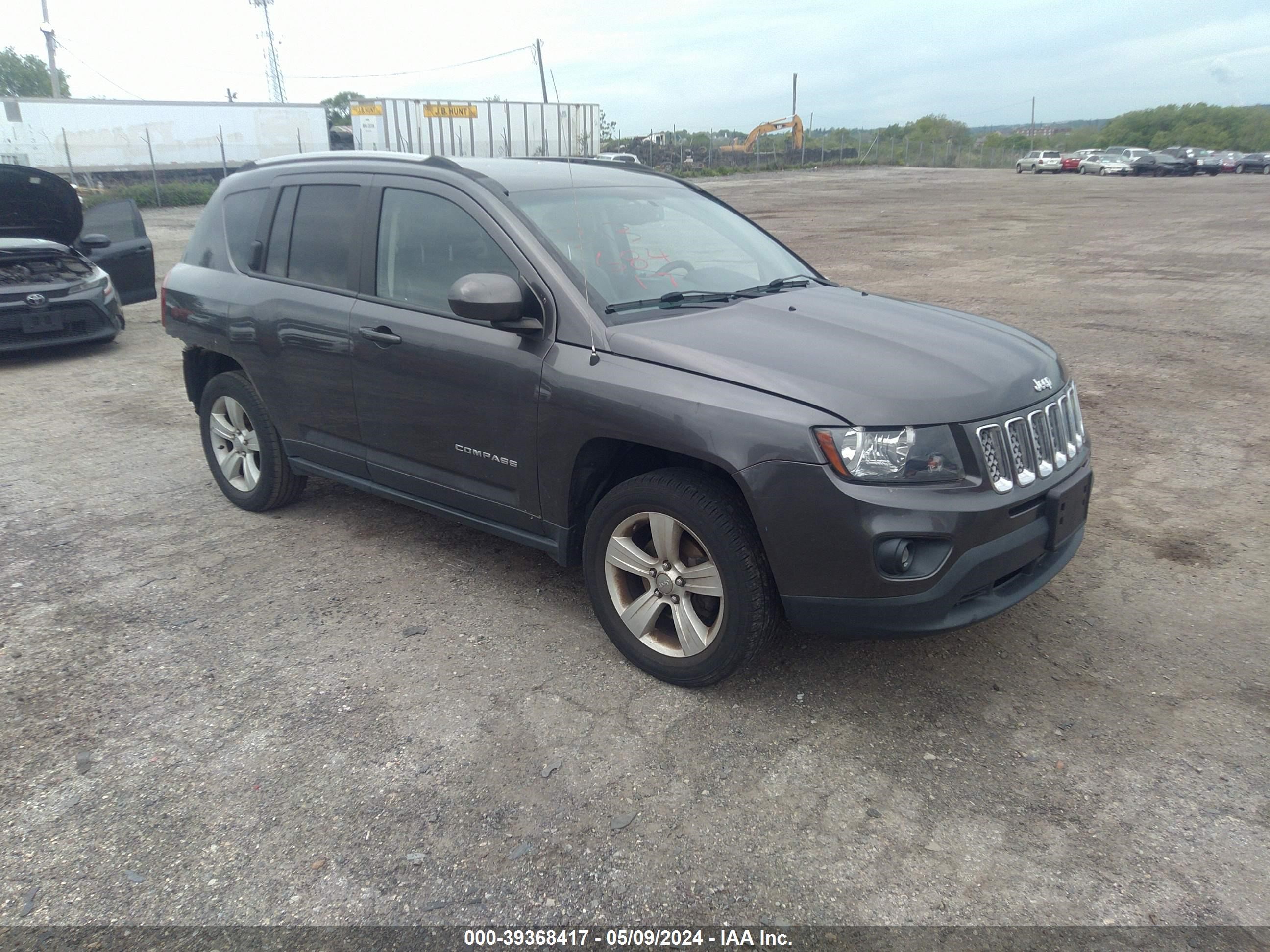 2017 Jeep Compass Latitude 4X4 vin: 1C4NJDEB0HD191329