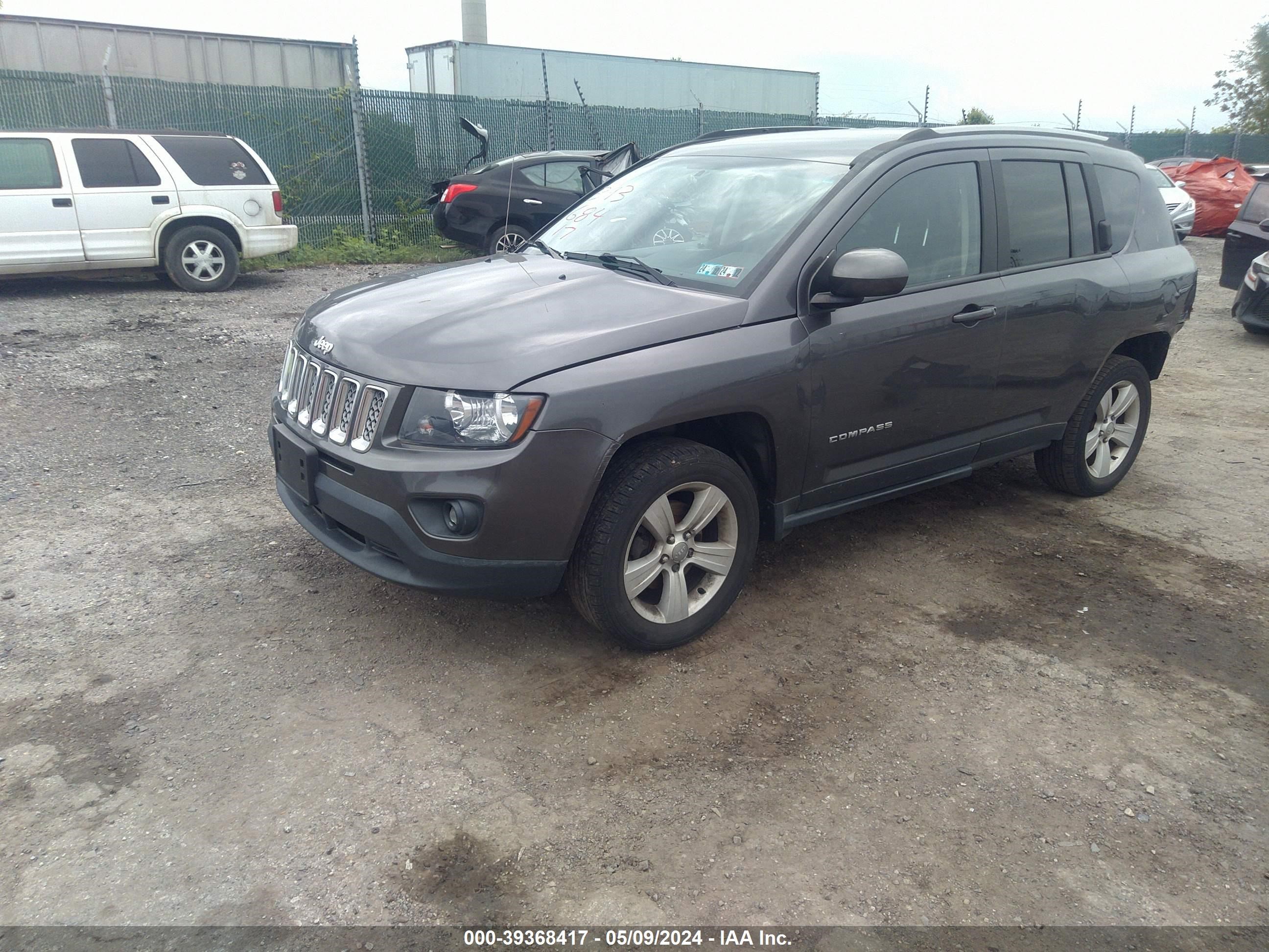 2017 Jeep Compass Latitude 4X4 vin: 1C4NJDEB0HD191329