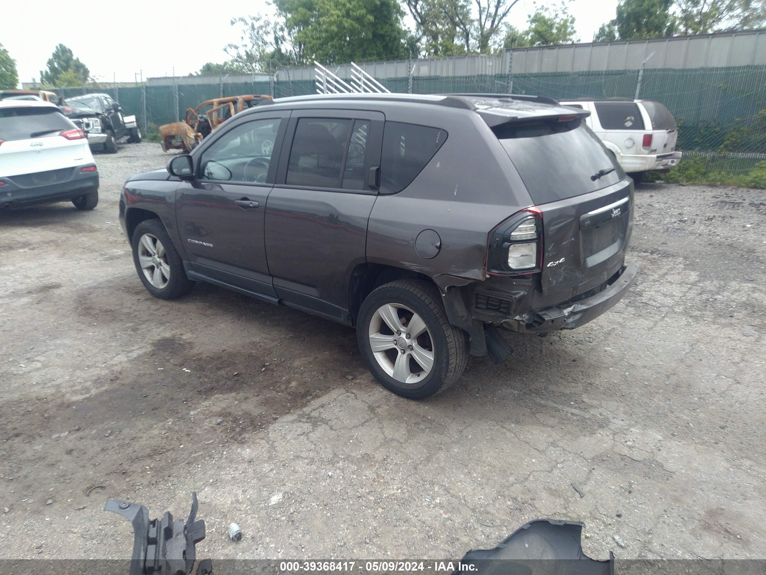 2017 Jeep Compass Latitude 4X4 vin: 1C4NJDEB0HD191329