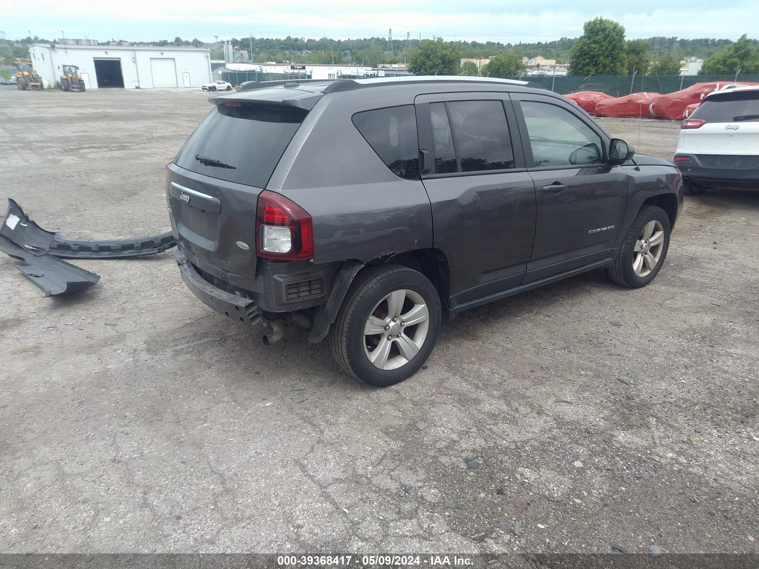 2017 Jeep Compass Latitude 4X4 vin: 1C4NJDEB0HD191329