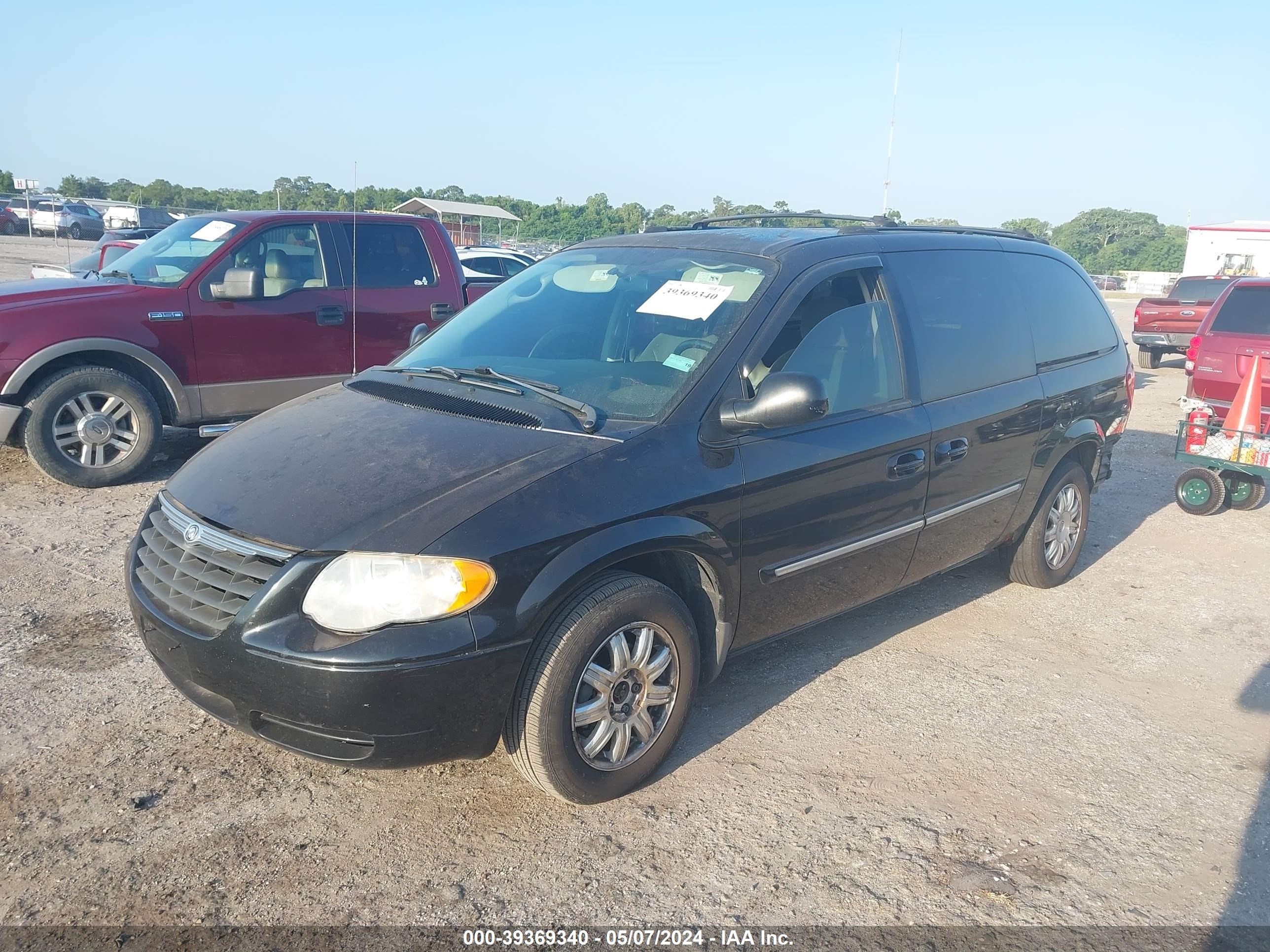 2C4GP54L55R261097 2005 Chrysler Town & Country Touring