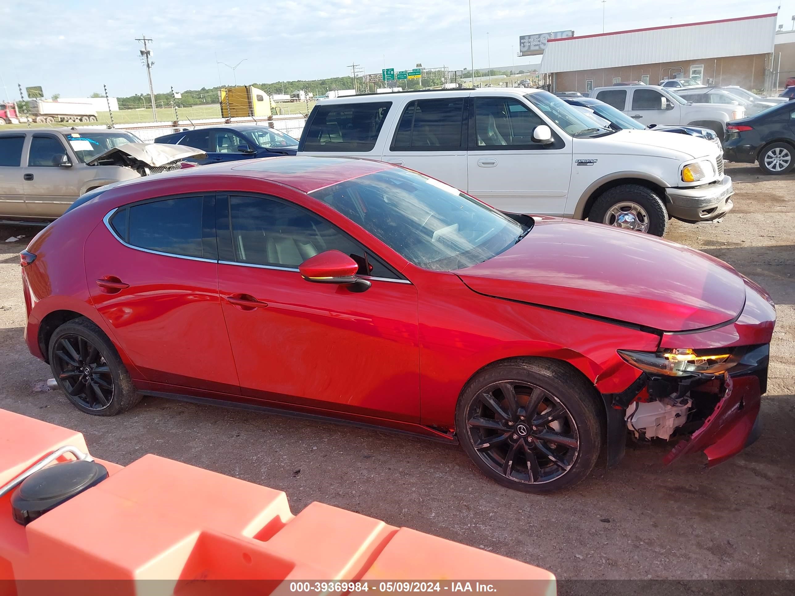 2021 Mazda Mazda3 Premium vin: JM1BPAML7M1347310