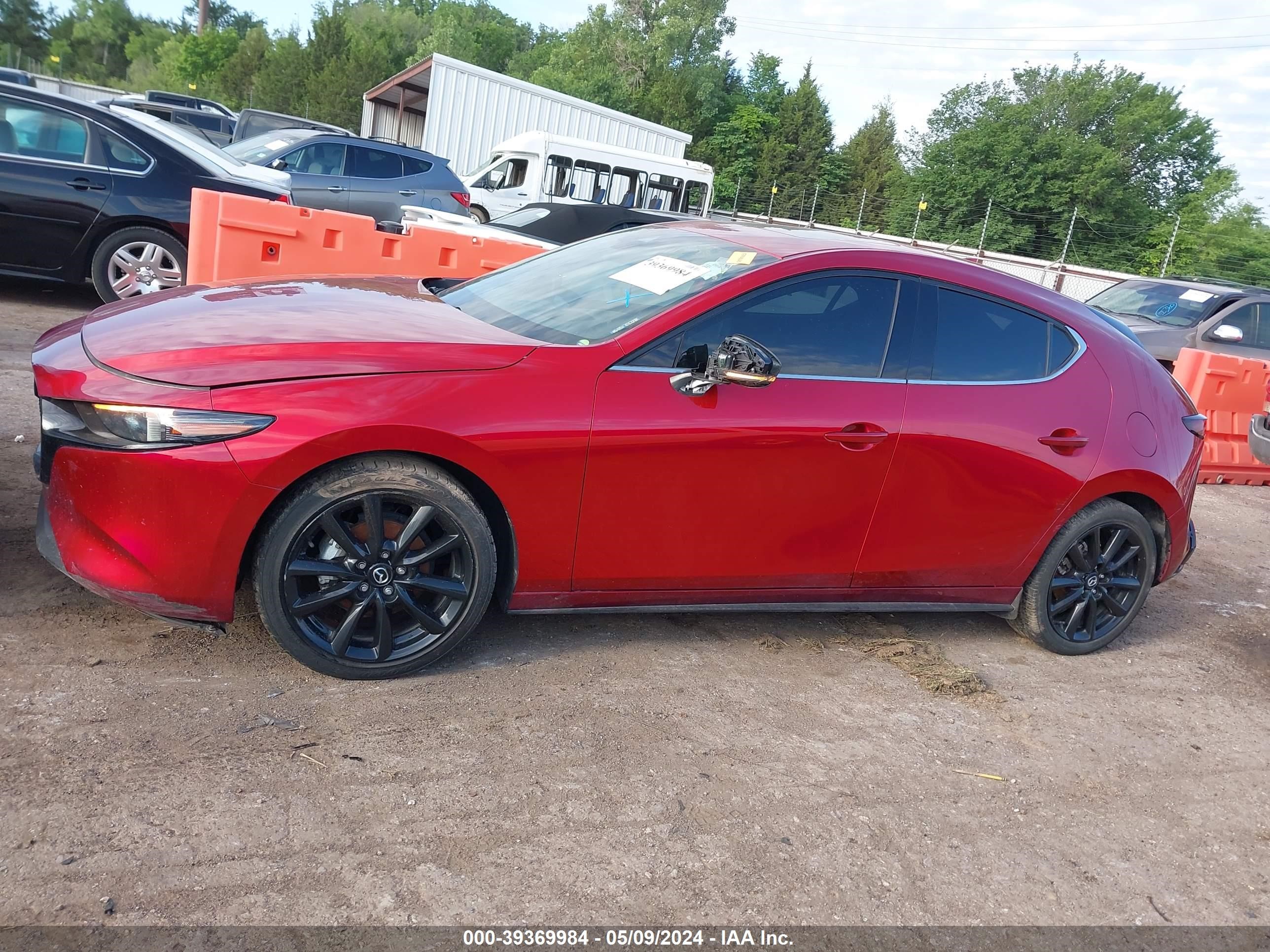 2021 Mazda Mazda3 Premium vin: JM1BPAML7M1347310