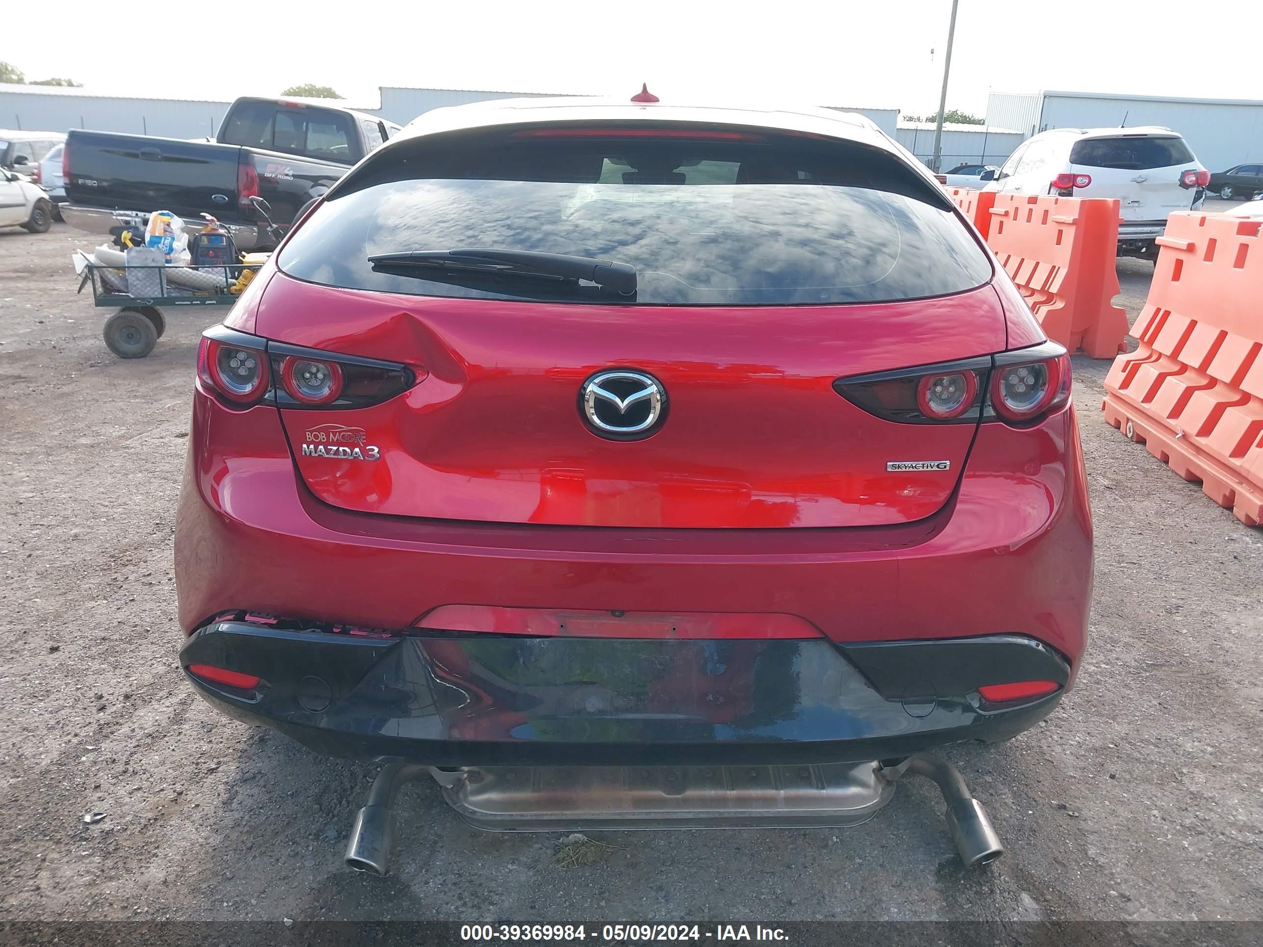 2021 Mazda Mazda3 Premium vin: JM1BPAML7M1347310