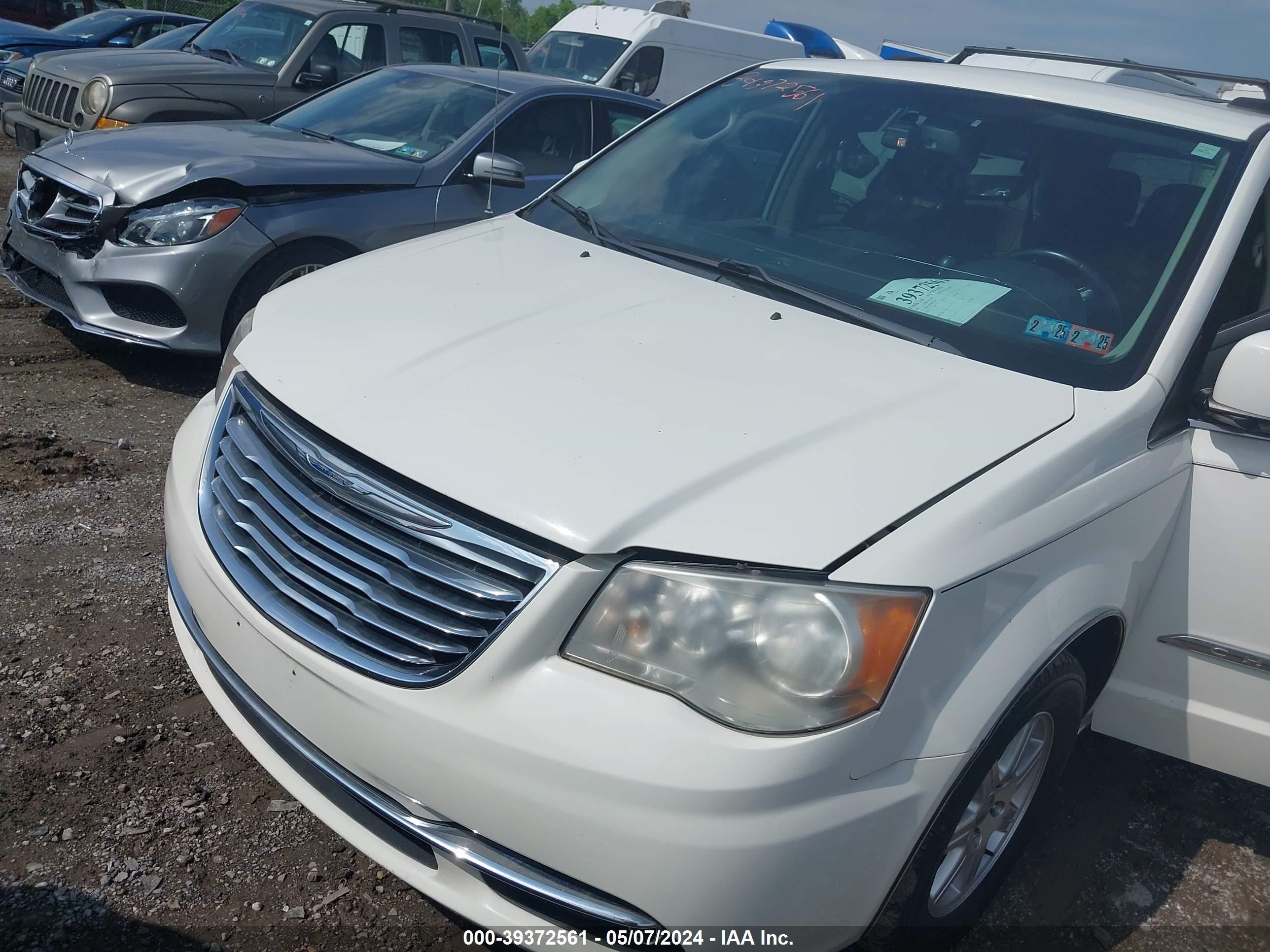 2A4RR5DG8BR719923 2011 Chrysler Town & Country Touring