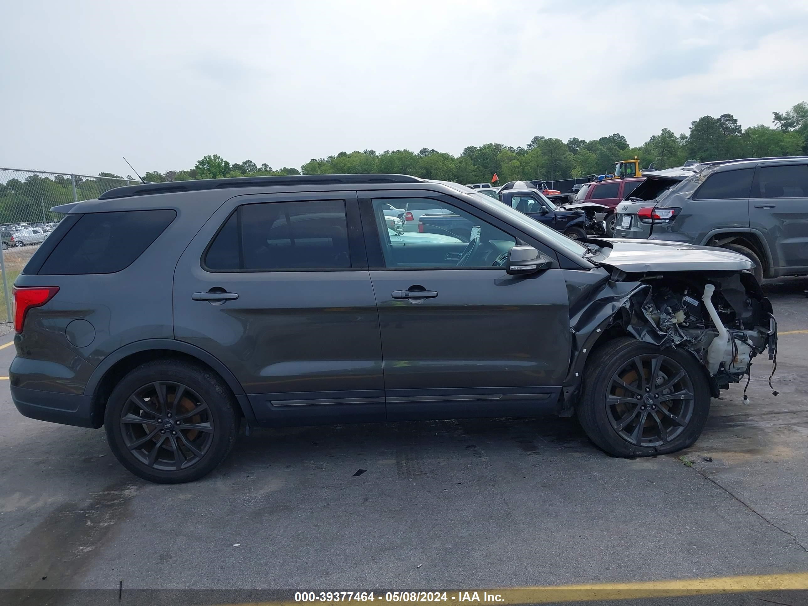 2018 Ford Explorer Xlt vin: 1FM5K7D80JGC22115