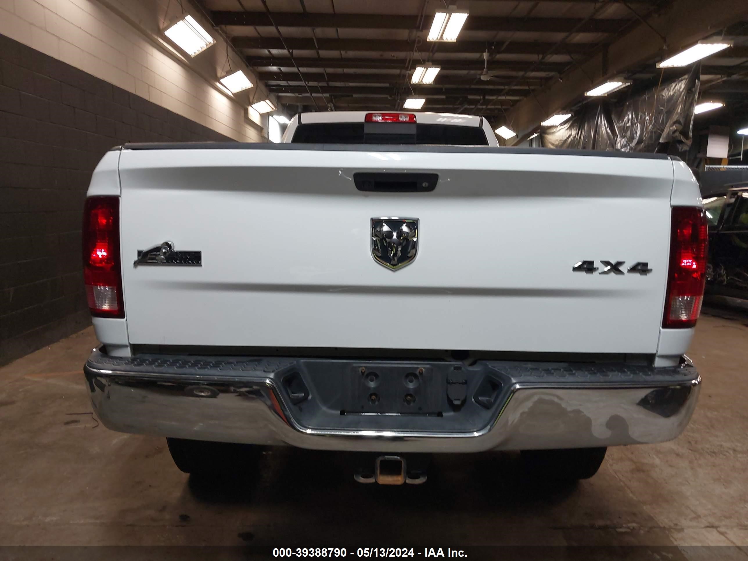 2018 Ram 2500 Big Horn 4X4 8' Box vin: 3C6UR5JL8JG135213