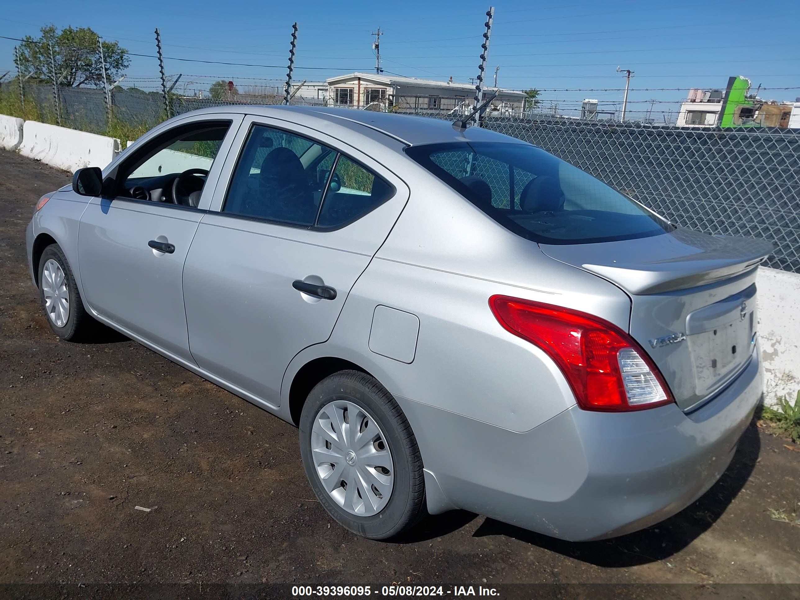 2014 Nissan Versa 1.6 S+ vin: 3N1CN7AP7EL845038