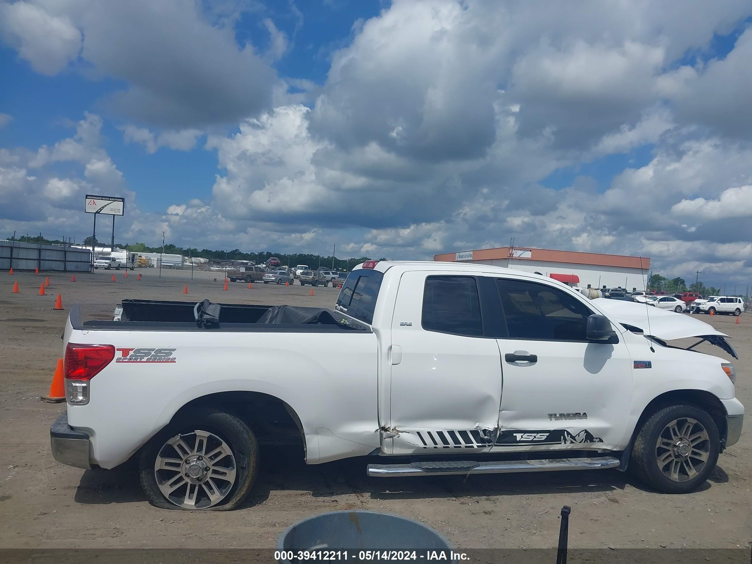 2012 Toyota Tundra Grade 5.7L V8 vin: 5TFRY5F18CX128723