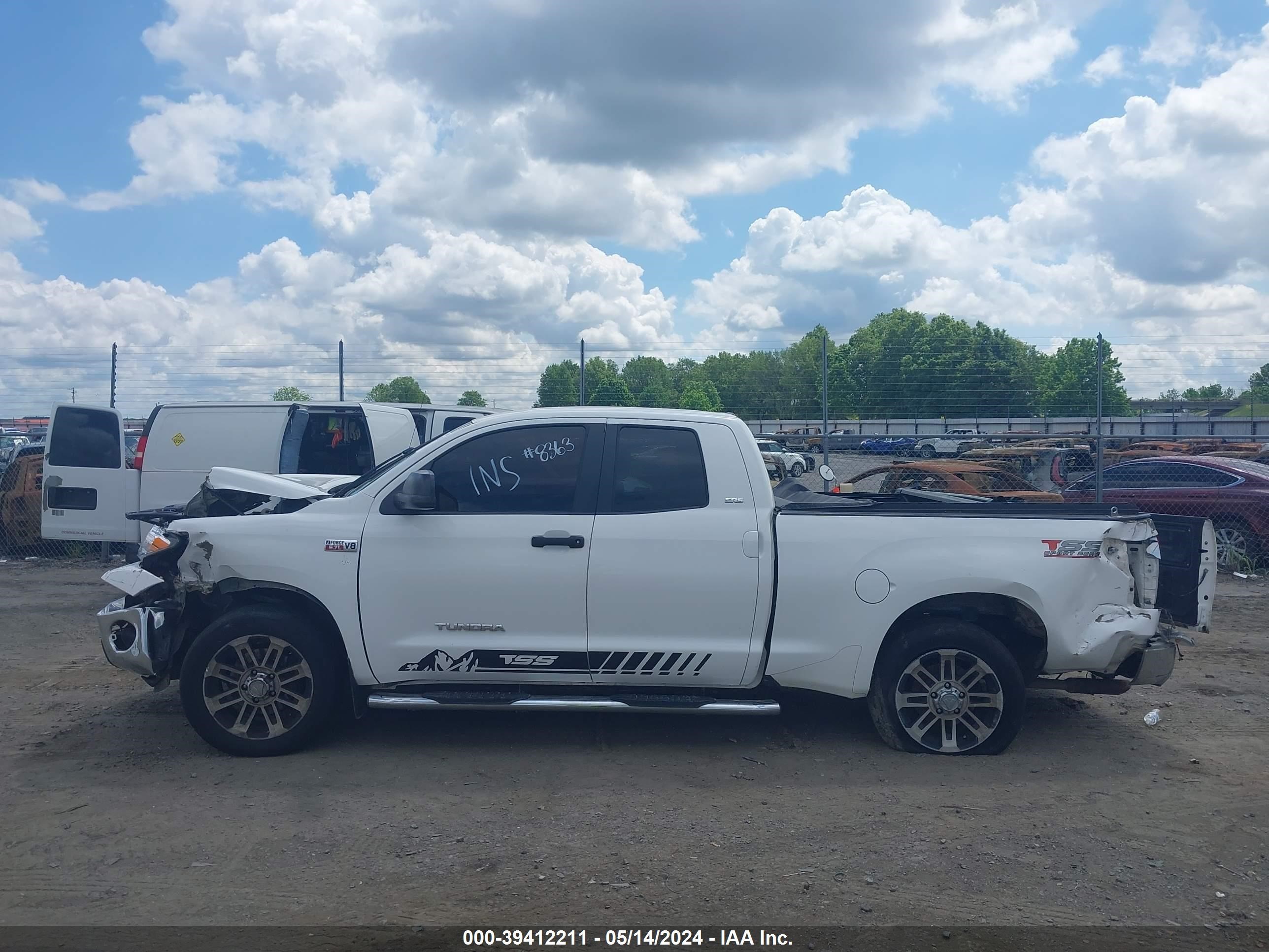 2012 Toyota Tundra Grade 5.7L V8 vin: 5TFRY5F18CX128723