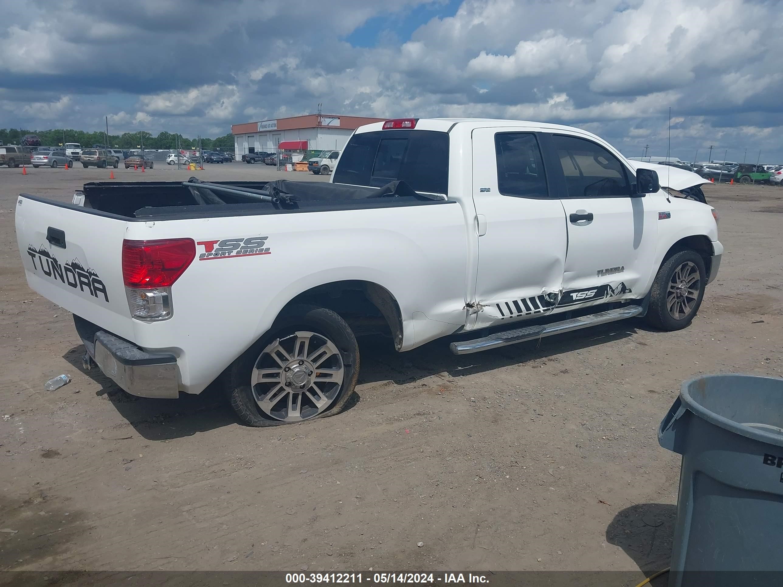 2012 Toyota Tundra Grade 5.7L V8 vin: 5TFRY5F18CX128723