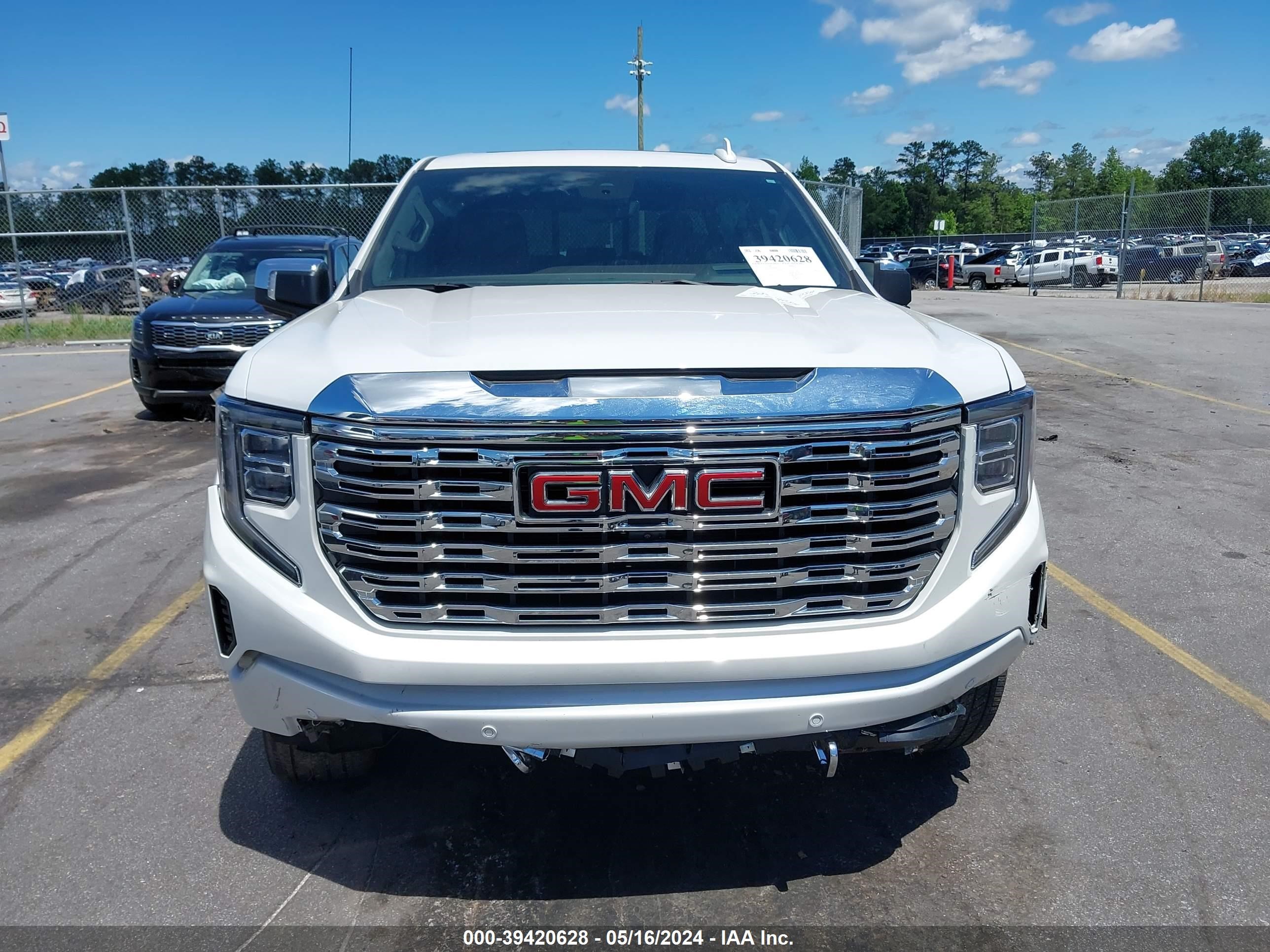 2022 GMC Sierra 1500 4Wd Short Box Denali vin: 3GTUUGEDXNG682690