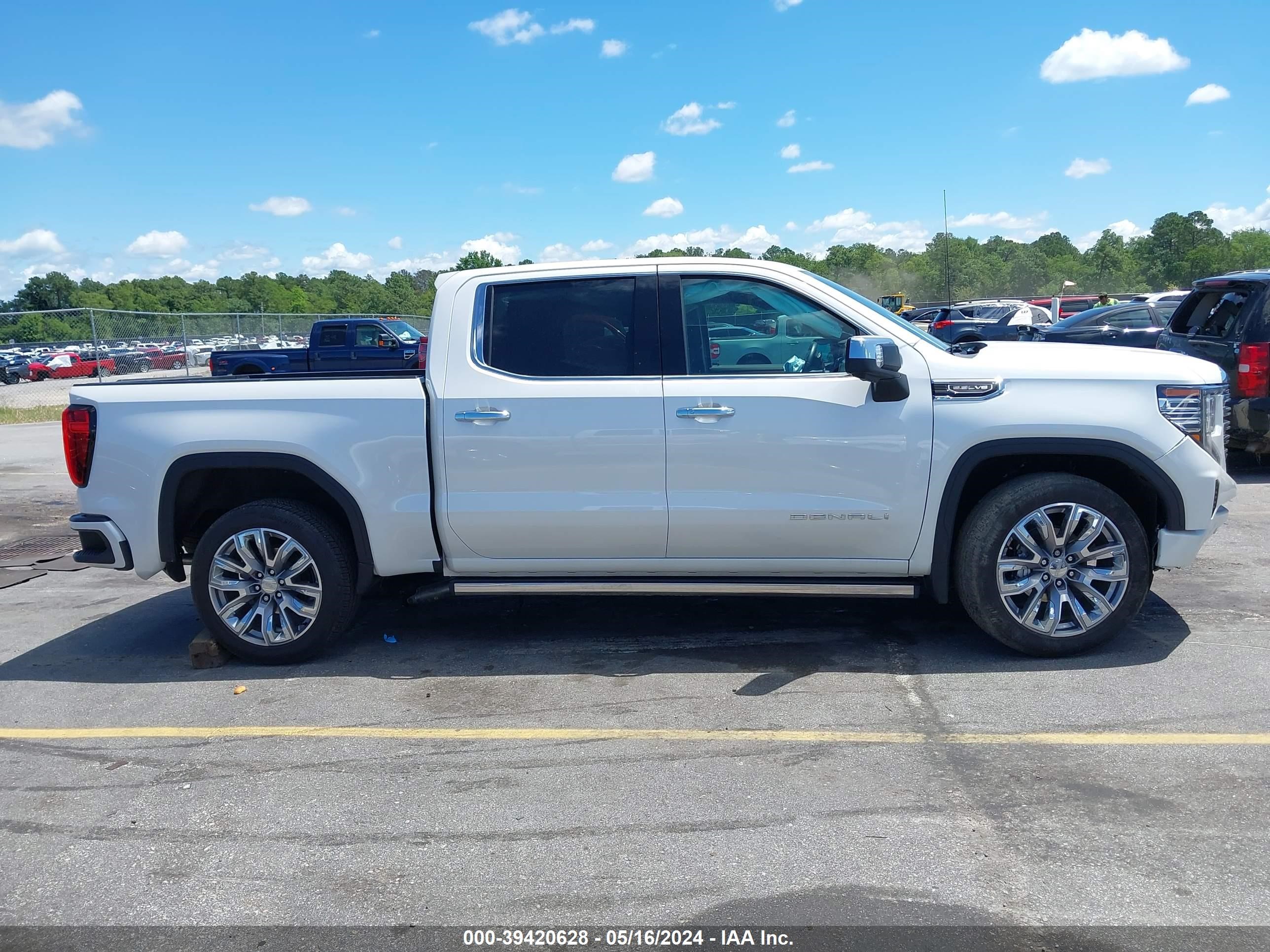 2022 GMC Sierra 1500 4Wd Short Box Denali vin: 3GTUUGEDXNG682690